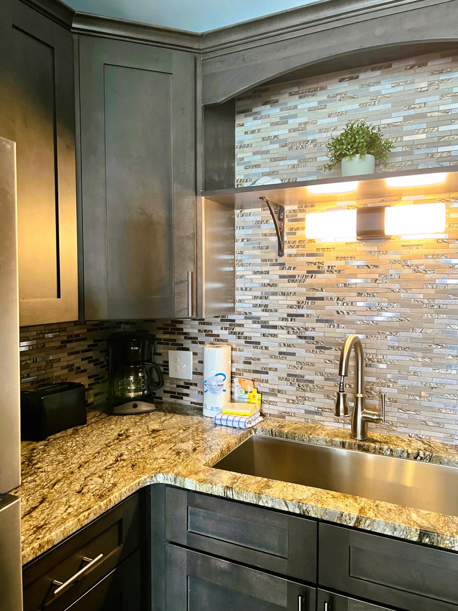 SUMMIT CONDOMINIUM, THE - Residential