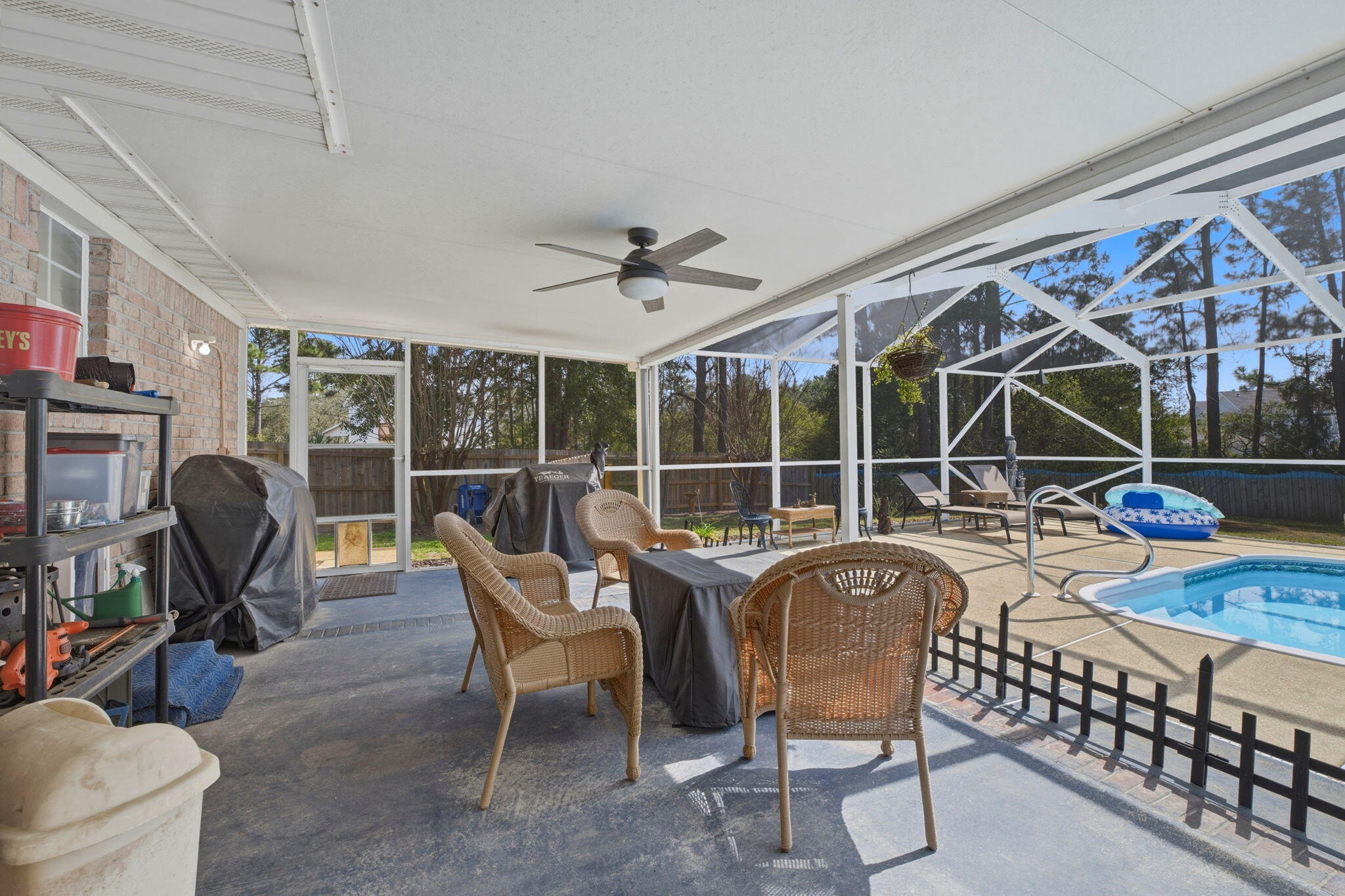 SOUND RETREAT - Residential