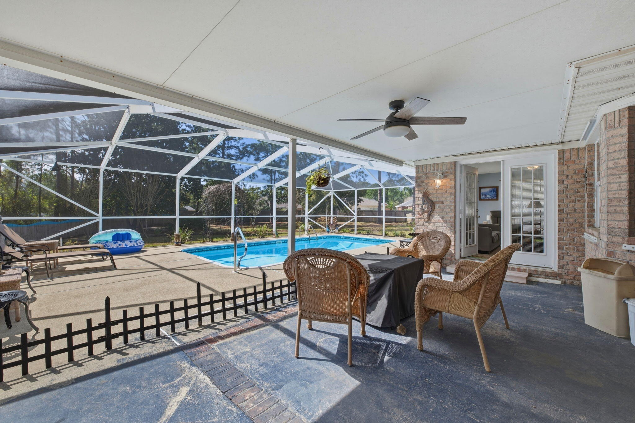 SOUND RETREAT - Residential