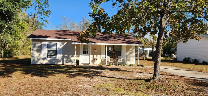 Quaint little home, perfect for a first timer home buyer, or retired couple looking to down size. Great curb appeal with a large level back yard. Open kitchen to family and dining. Make your appointment today to come and look.