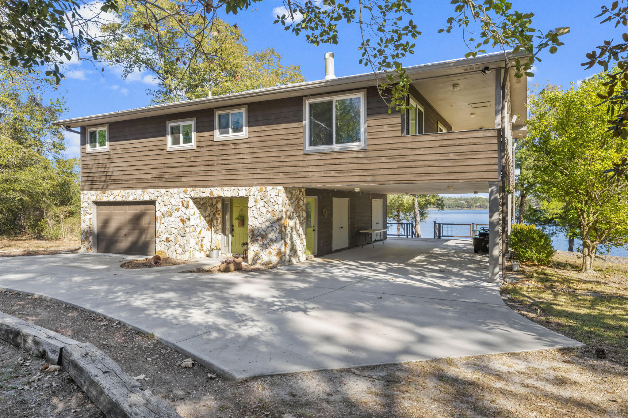 LEISURE LAKES - Residential