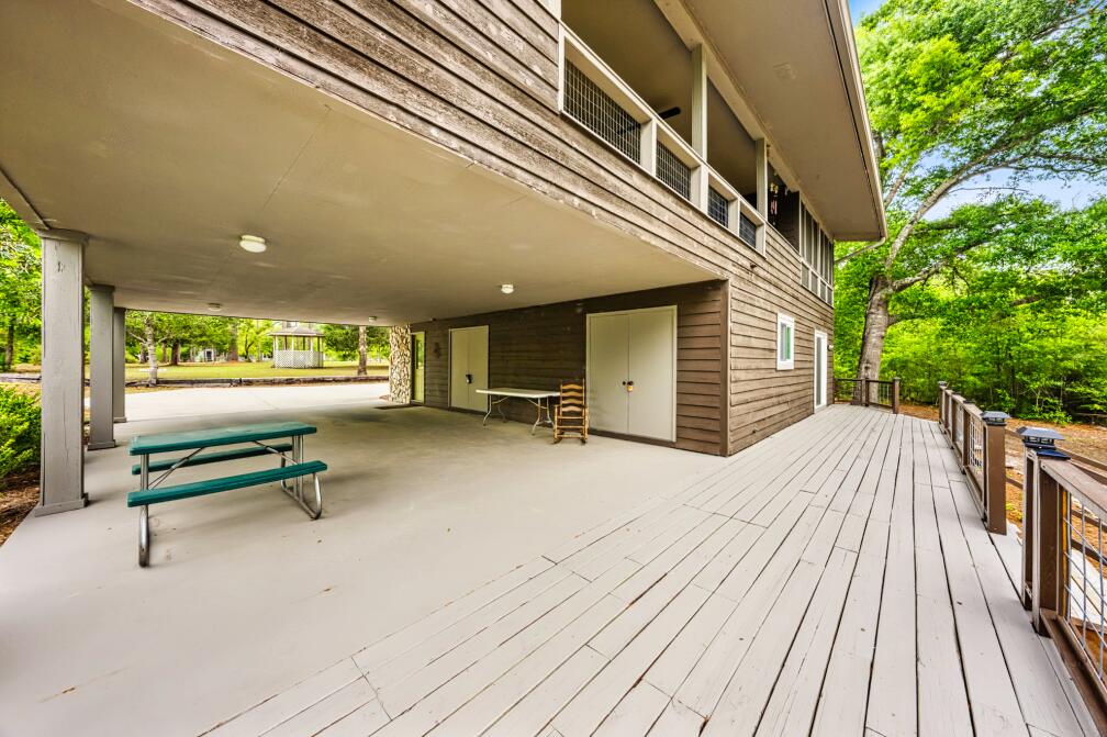 LEISURE LAKES - Residential