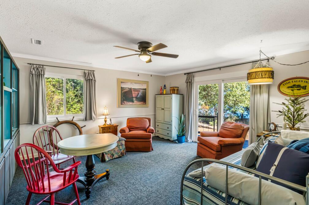 LEISURE LAKES - Residential