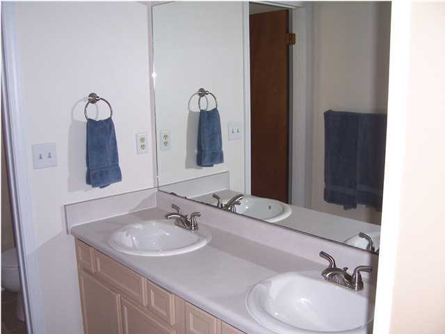 VALPARAISO PINECREST 3 - Residential Lease