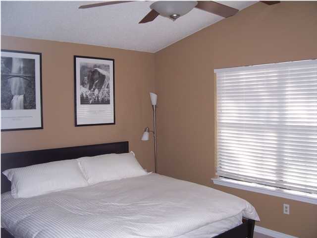 VALPARAISO PINECREST 3 - Residential Lease