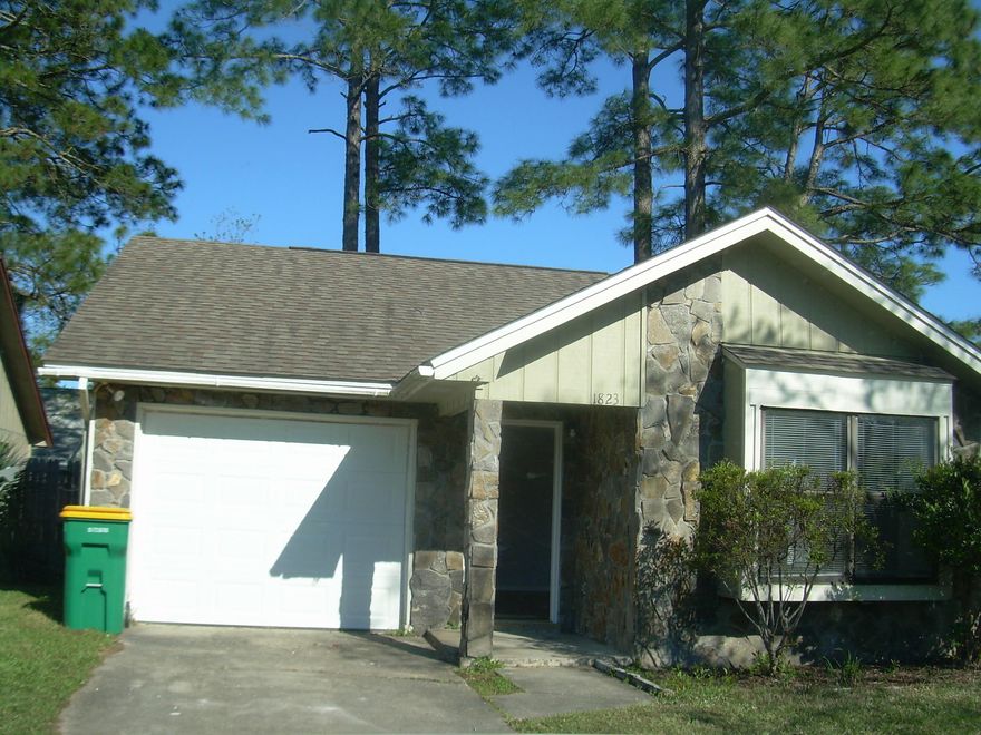 Major Renovations have been completed on the house and the yard will be done this week. It has turn out wonderful. All it needs is your touch. New Stainless Steel(no smudge) appliances, New counter, new floors through-out, Windows, new paint, new fans and light fixtures, bush removed, etc... Very pleasing to the eye. Well worth viewing.Measurements estimated, buyer to verify for own use.