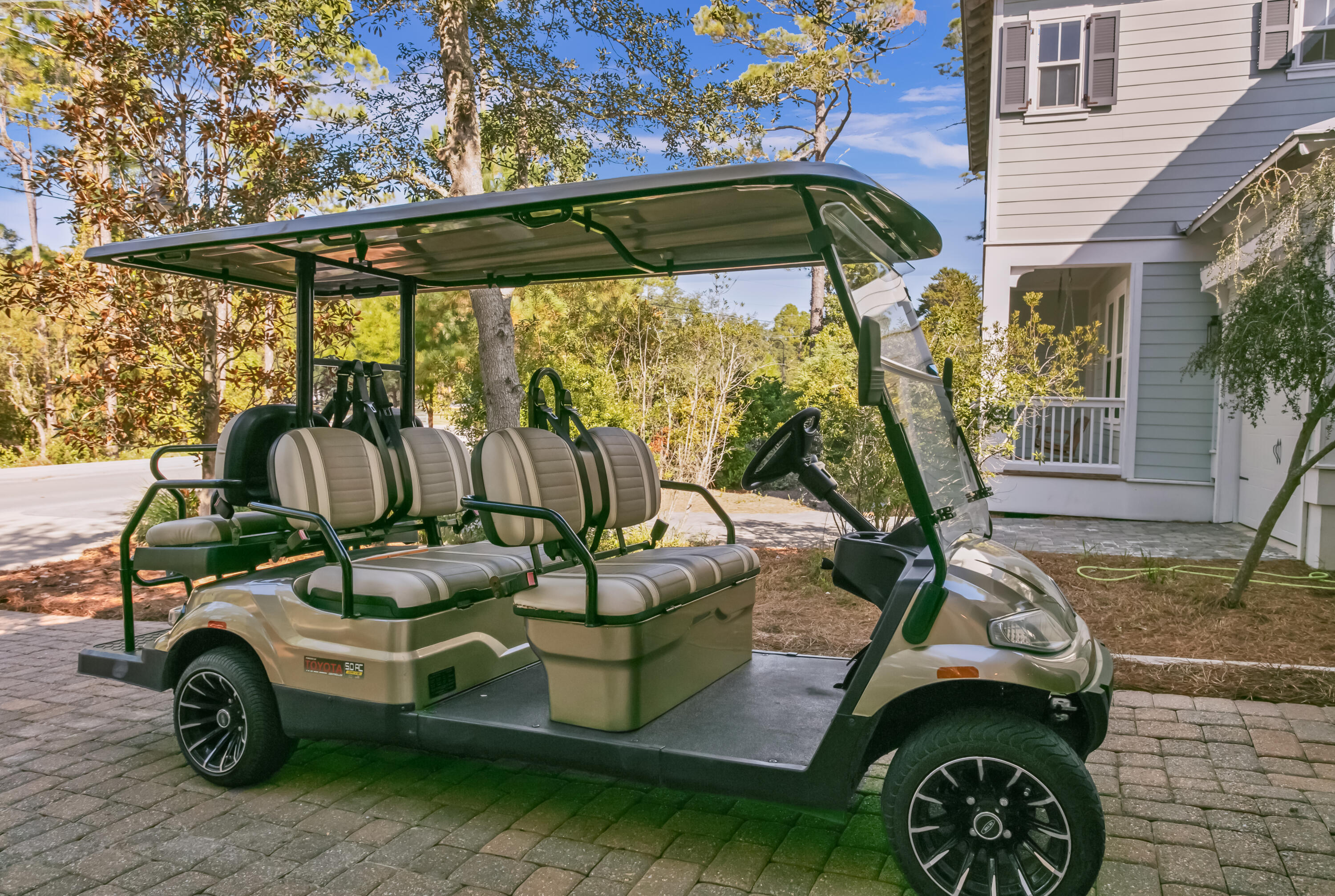 COTTAGES AT EASTERN LAKE - Residential