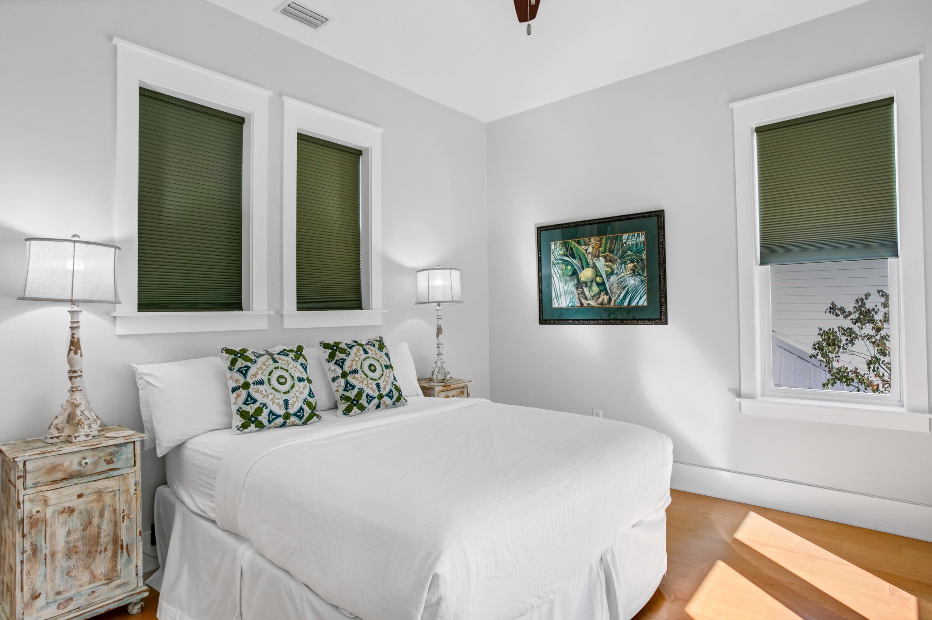 COTTAGES AT EASTERN LAKE - Residential