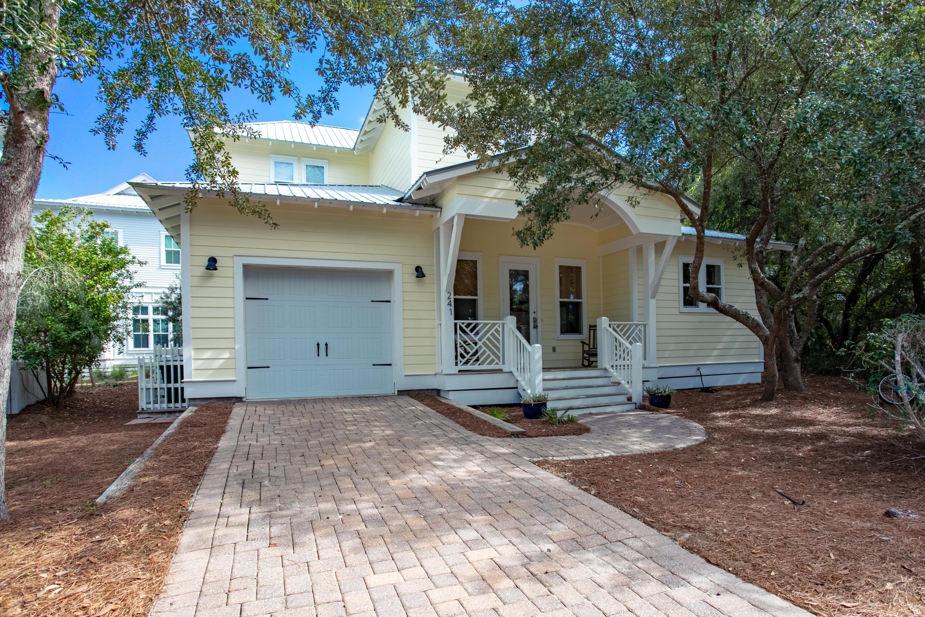 COTTAGES AT EASTERN LAKE - Residential