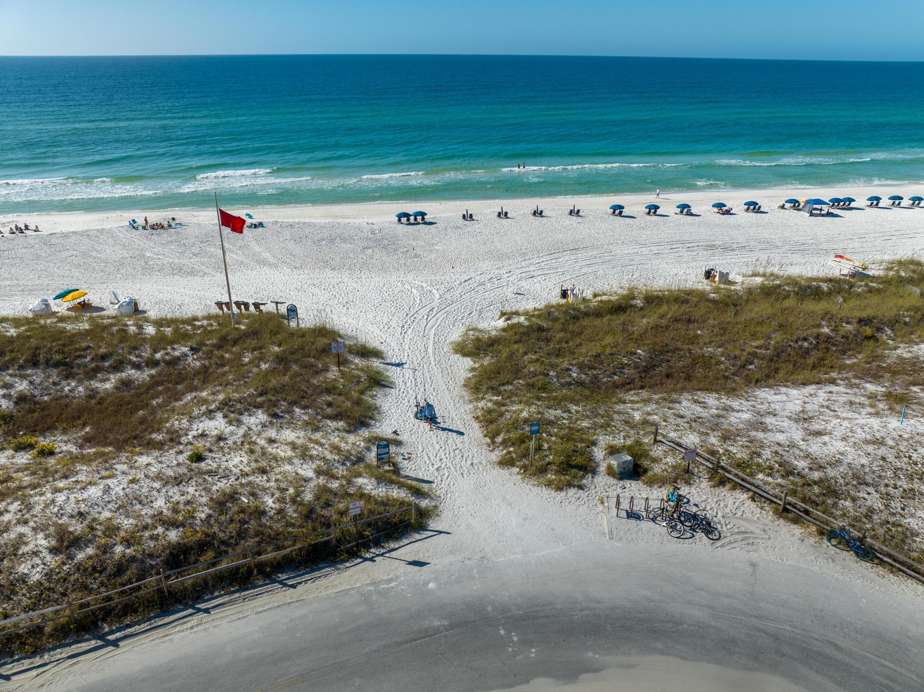 COTTAGES AT EASTERN LAKE - Residential
