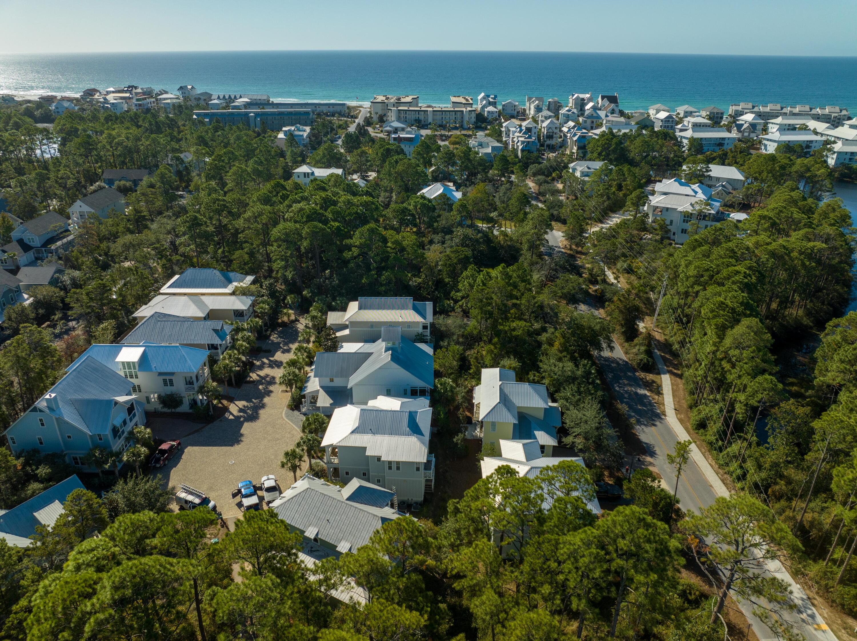 COTTAGES AT EASTERN LAKE - Residential