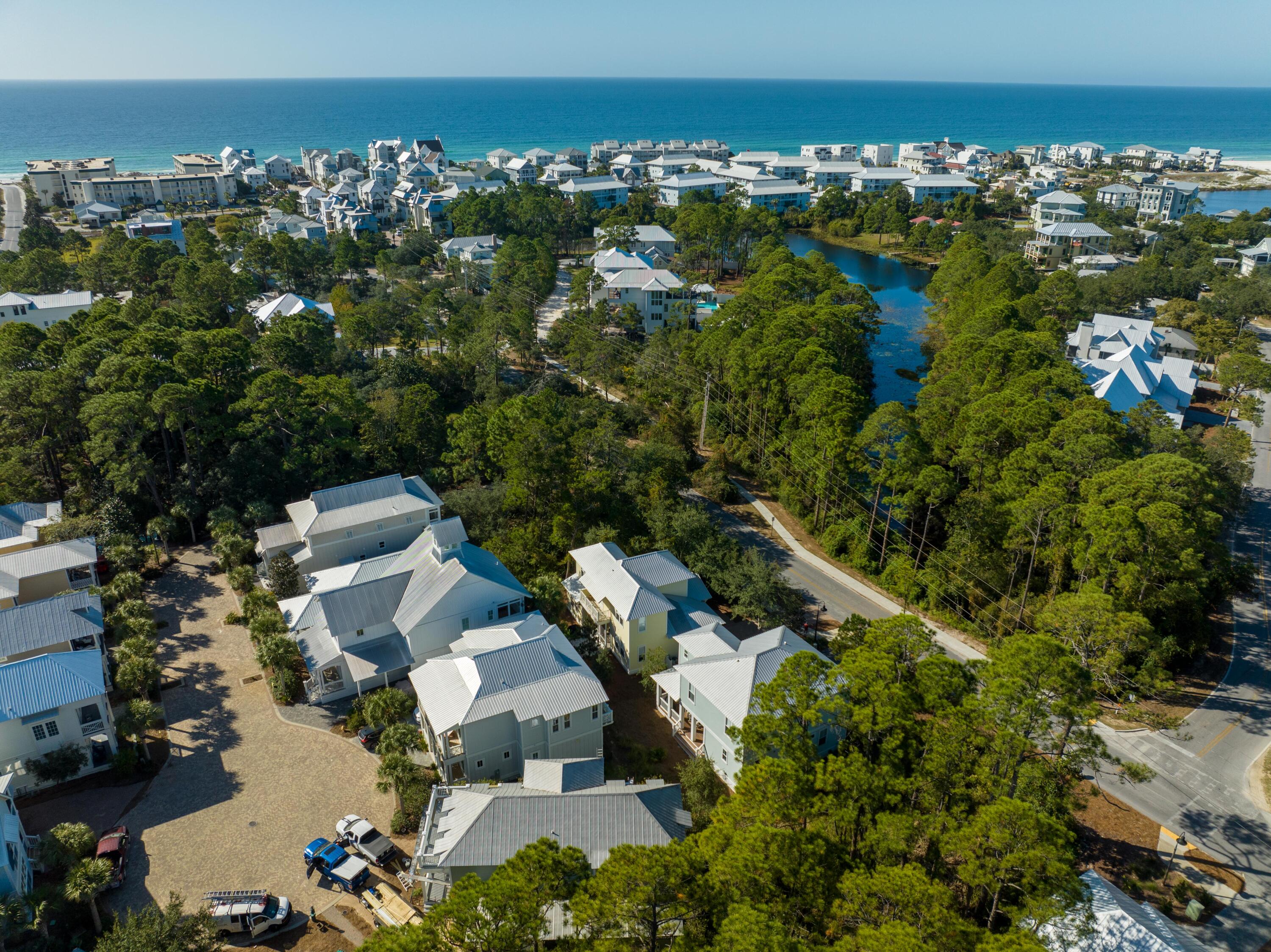 COTTAGES AT EASTERN LAKE - Residential