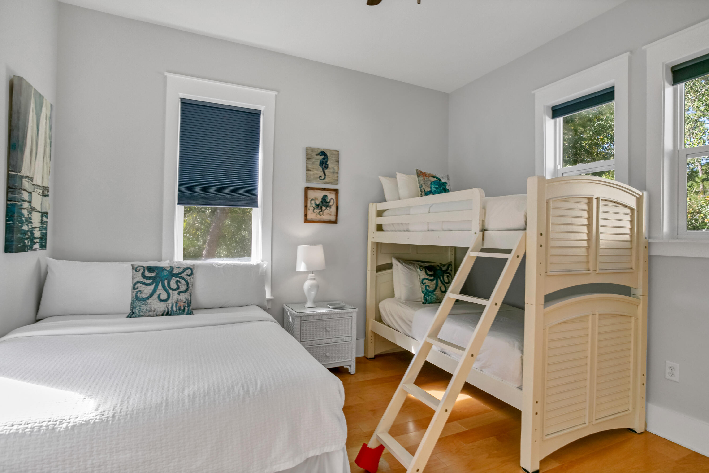 COTTAGES AT EASTERN LAKE - Residential