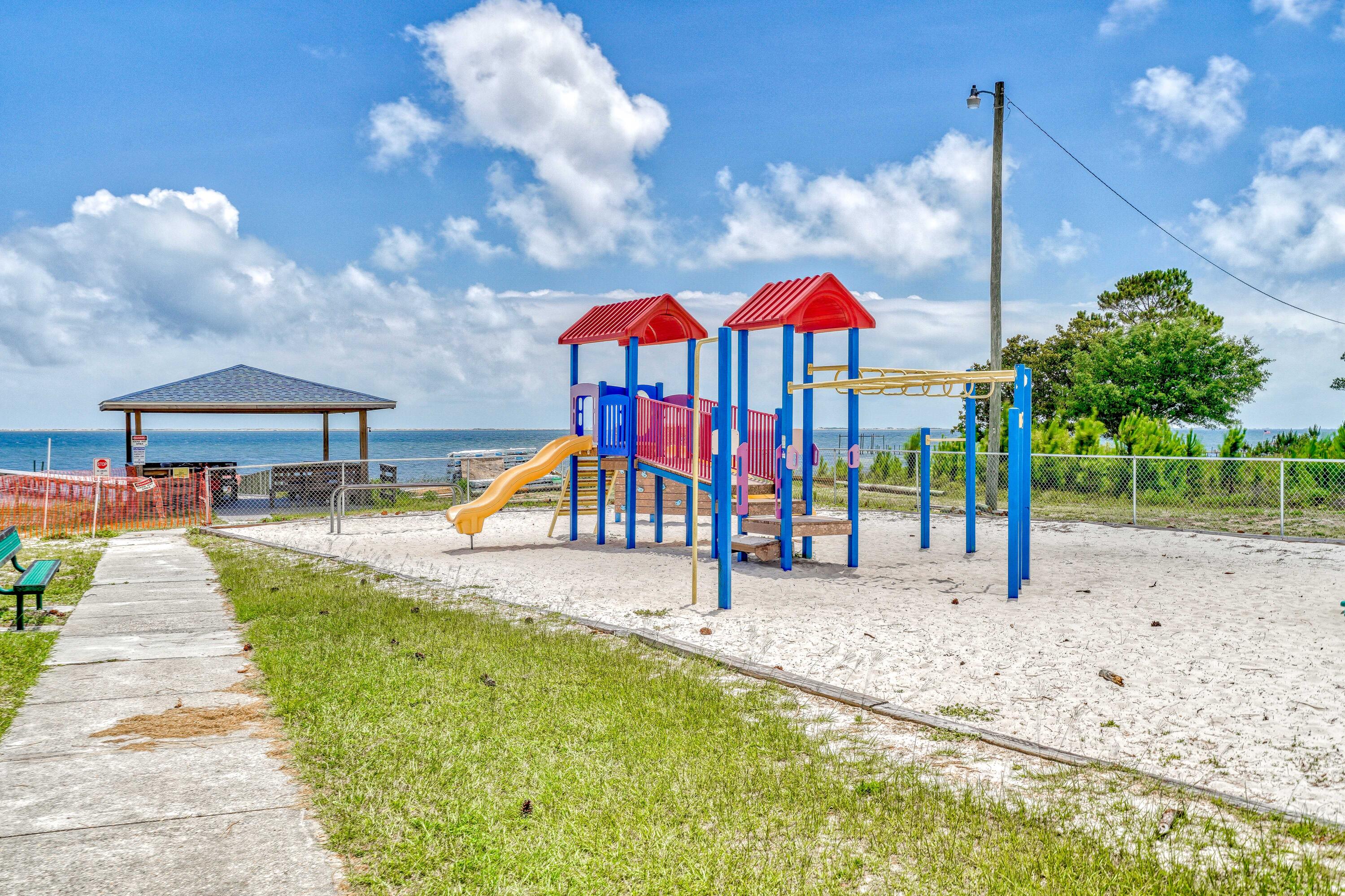 HOLLEY BY THE SEA - Residential