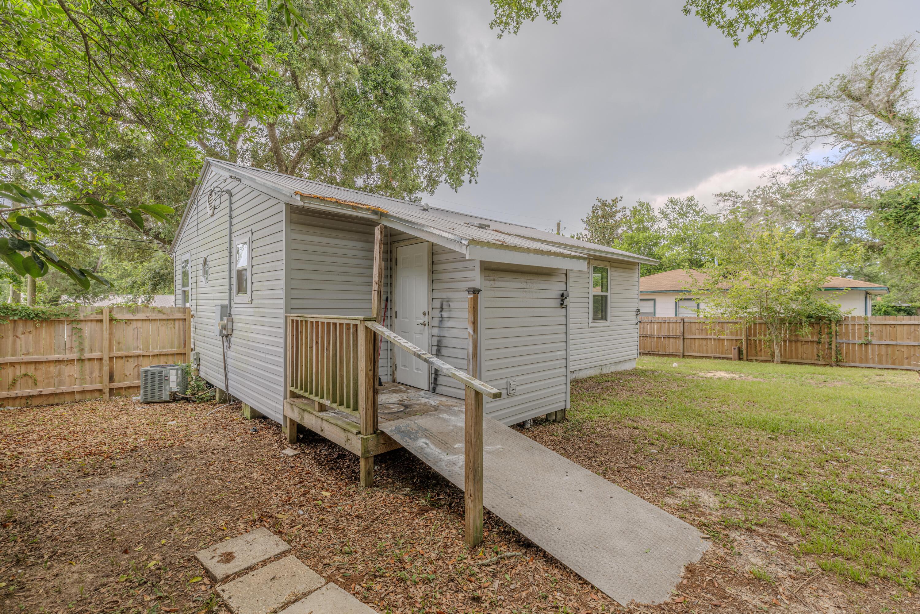 EDGEWATER - Residential