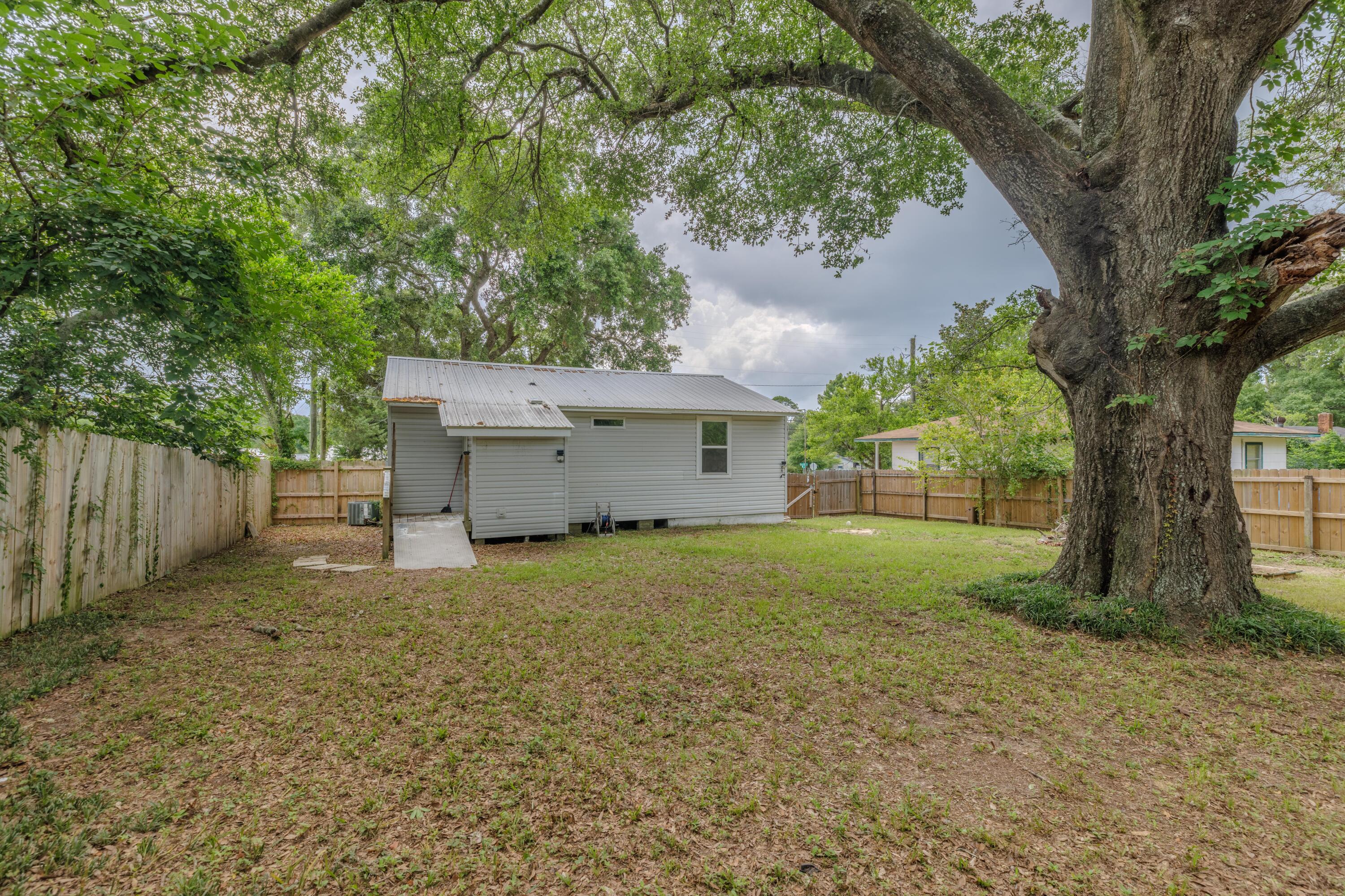 EDGEWATER - Residential