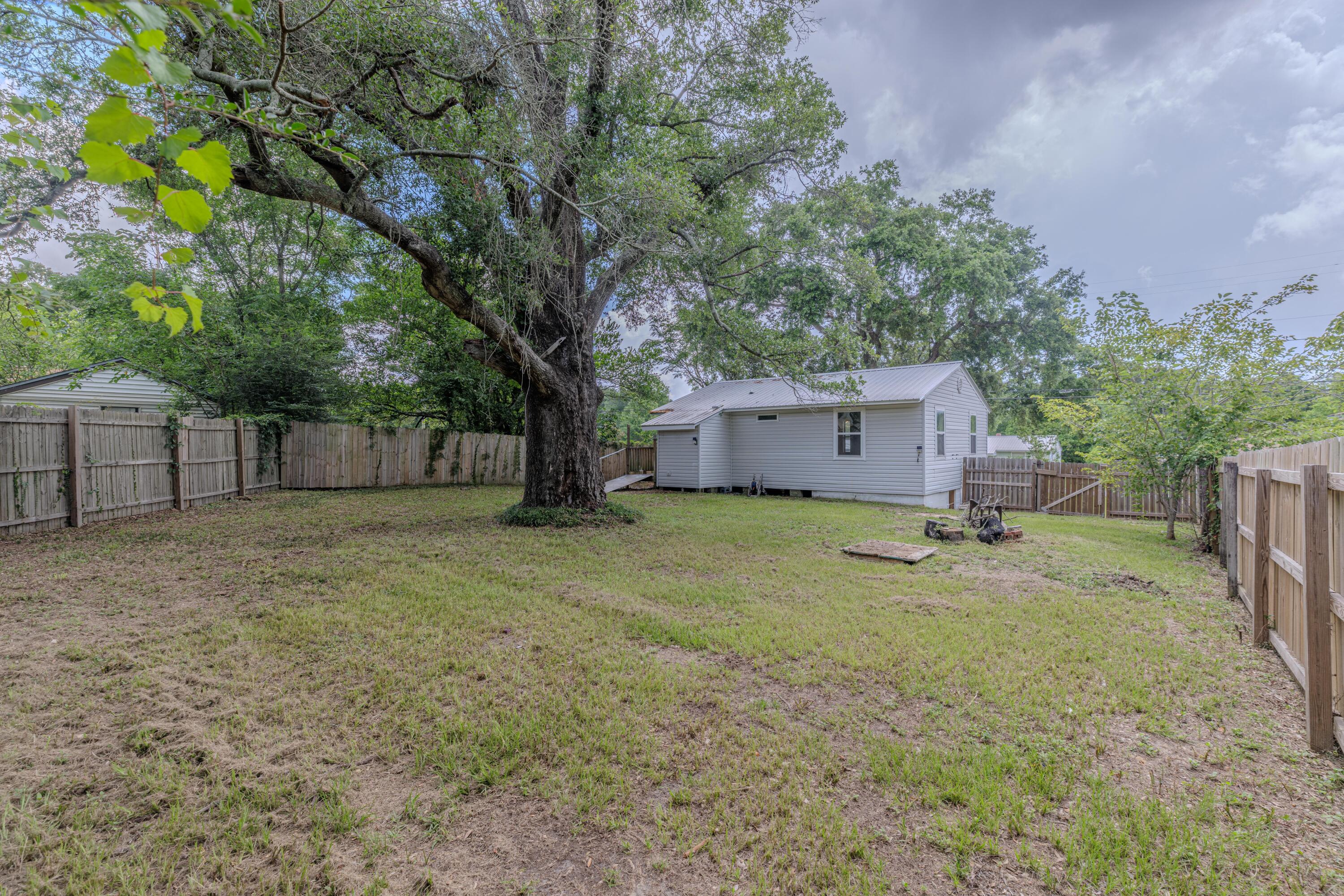 EDGEWATER - Residential