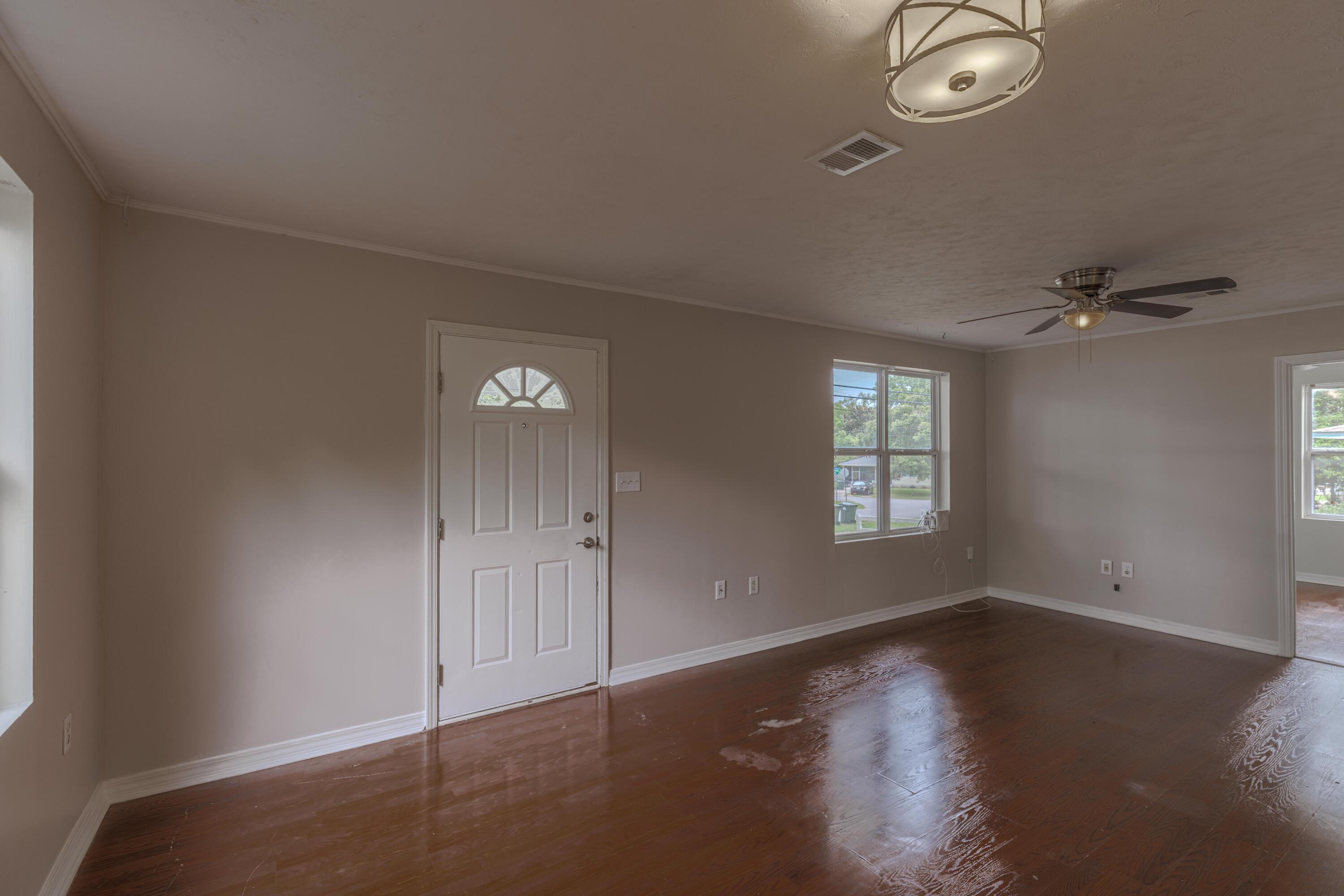 EDGEWATER - Residential