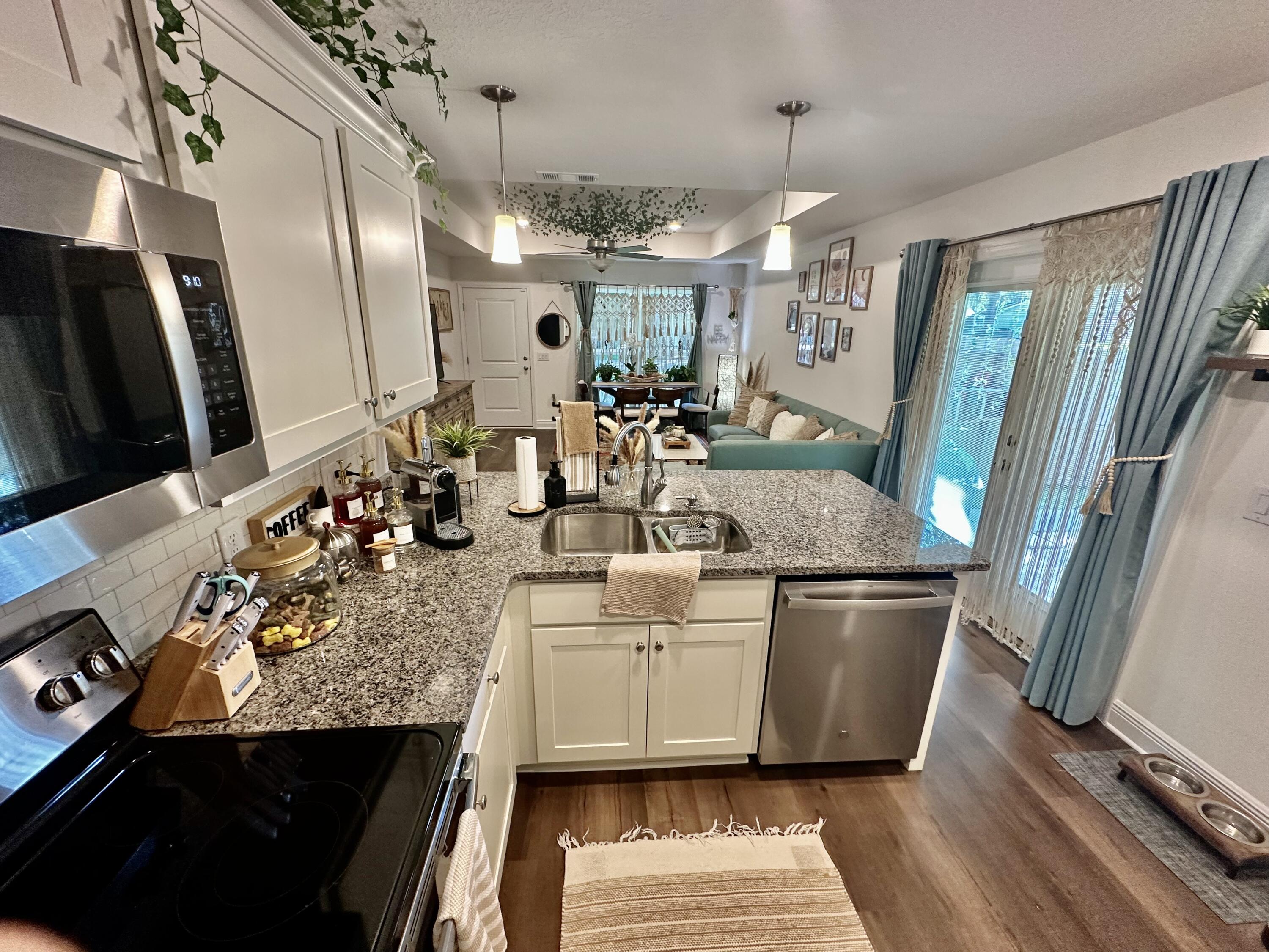 CALVERT OAKS - Residential