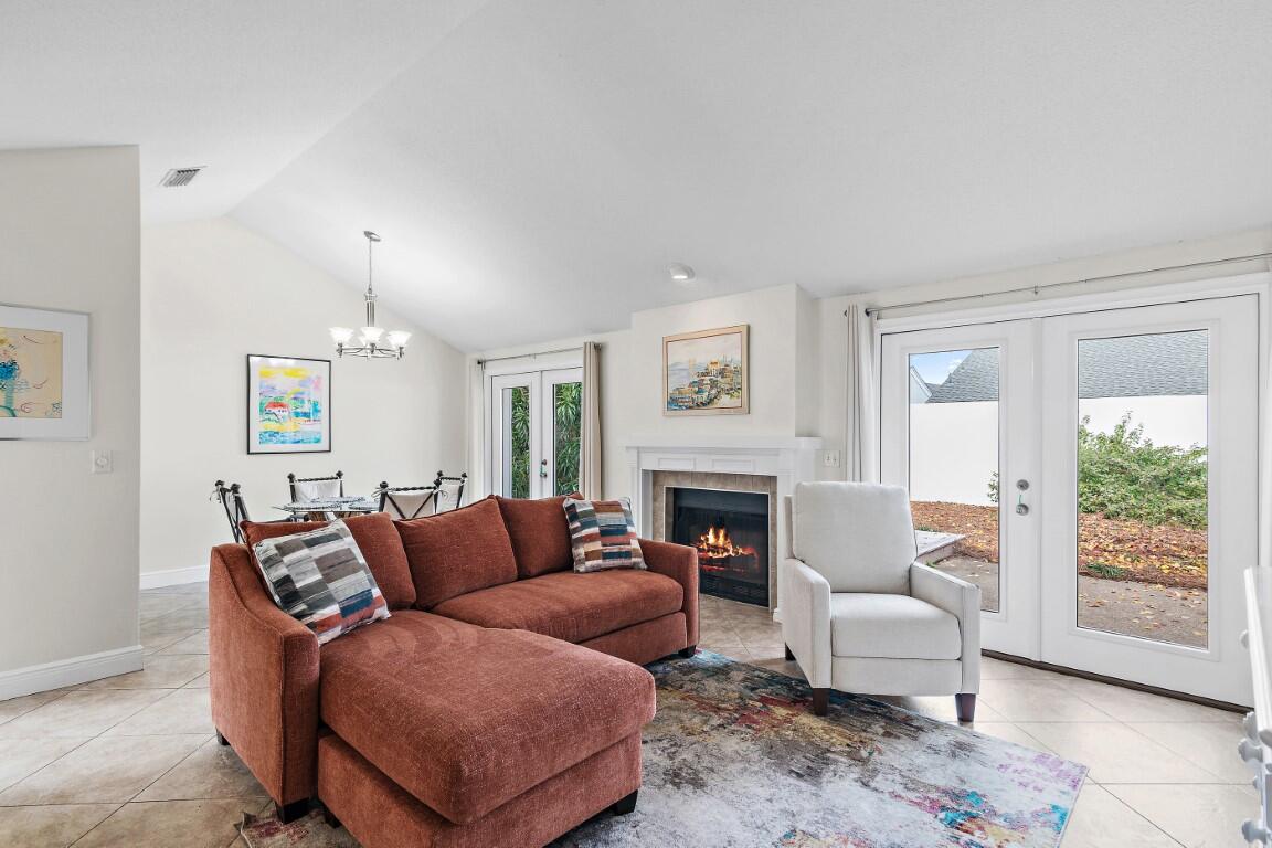 LINKSIDE VILLAGE UNIT 1 - Residential