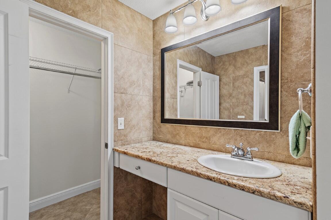 LINKSIDE VILLAGE UNIT 1 - Residential