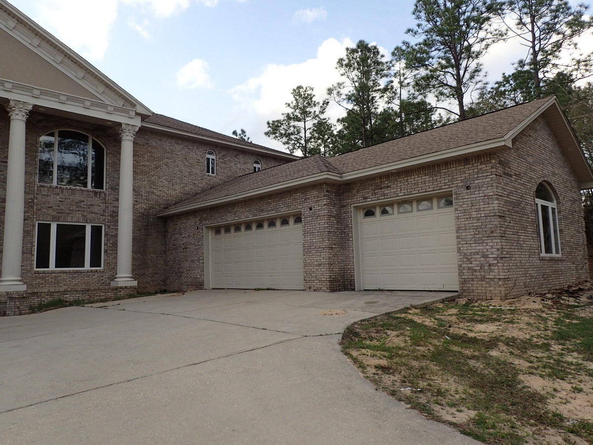 KENNEDY LAKE (UNRECORDED) - Residential