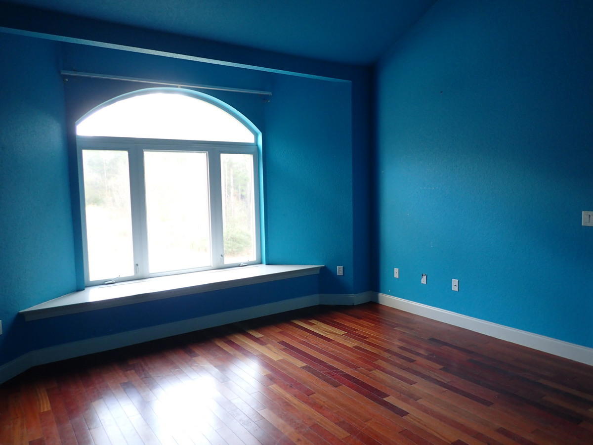 KENNEDY LAKE (UNRECORDED) - Residential