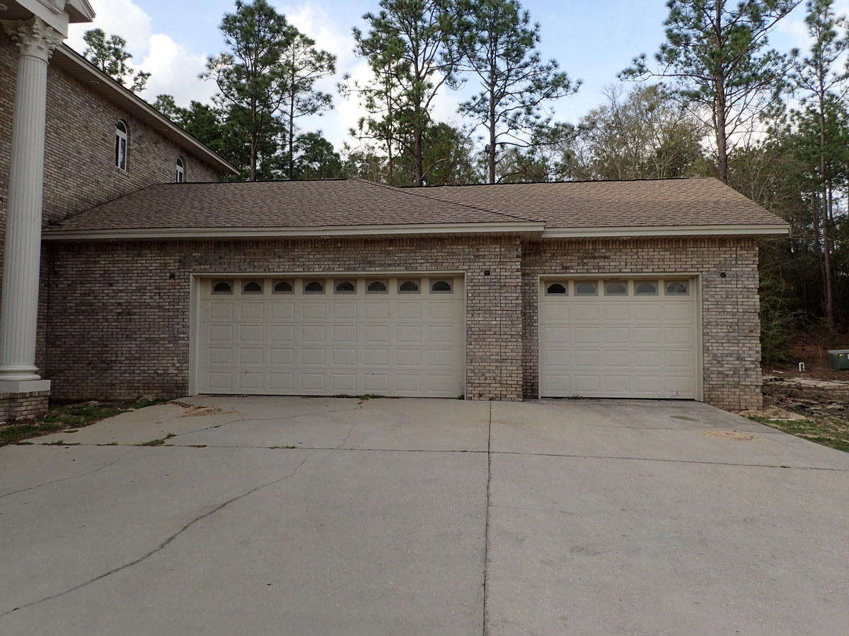 KENNEDY LAKE (UNRECORDED) - Residential