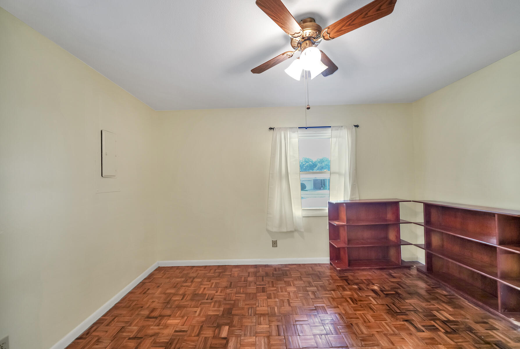 LEOTA MILLER S/D LOT 4 BLK D - Residential