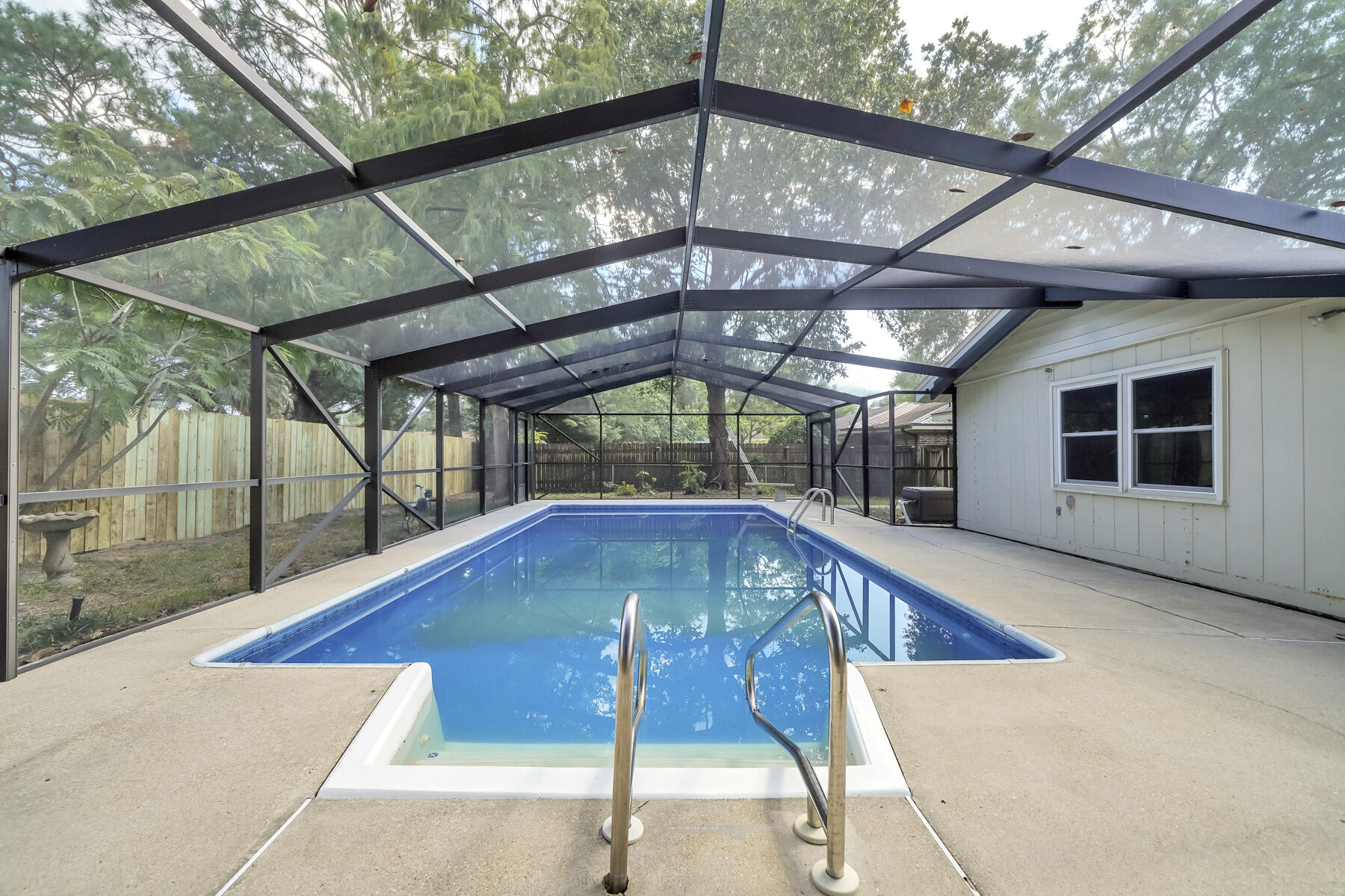 LEOTA MILLER S/D LOT 4 BLK D - Residential