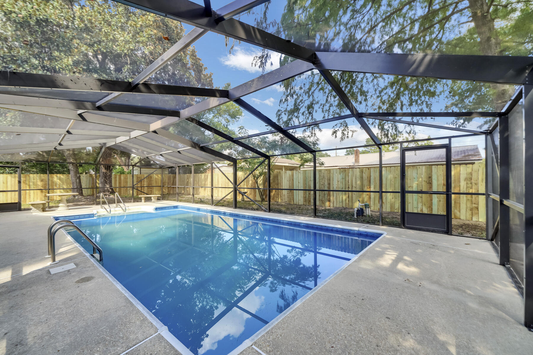 LEOTA MILLER S/D LOT 4 BLK D - Residential