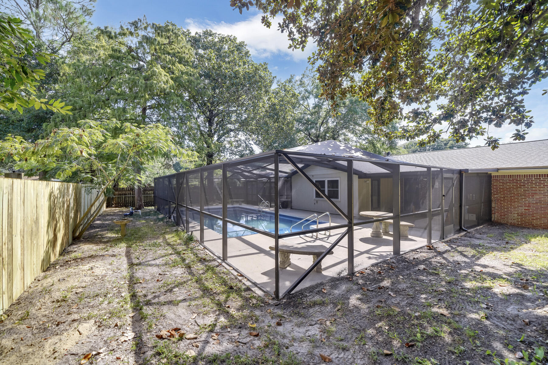 LEOTA MILLER S/D LOT 4 BLK D - Residential