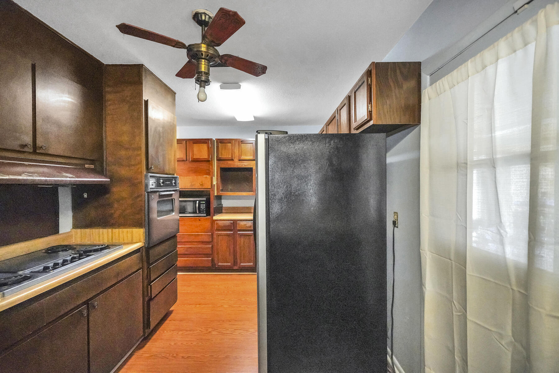 LEOTA MILLER S/D LOT 4 BLK D - Residential