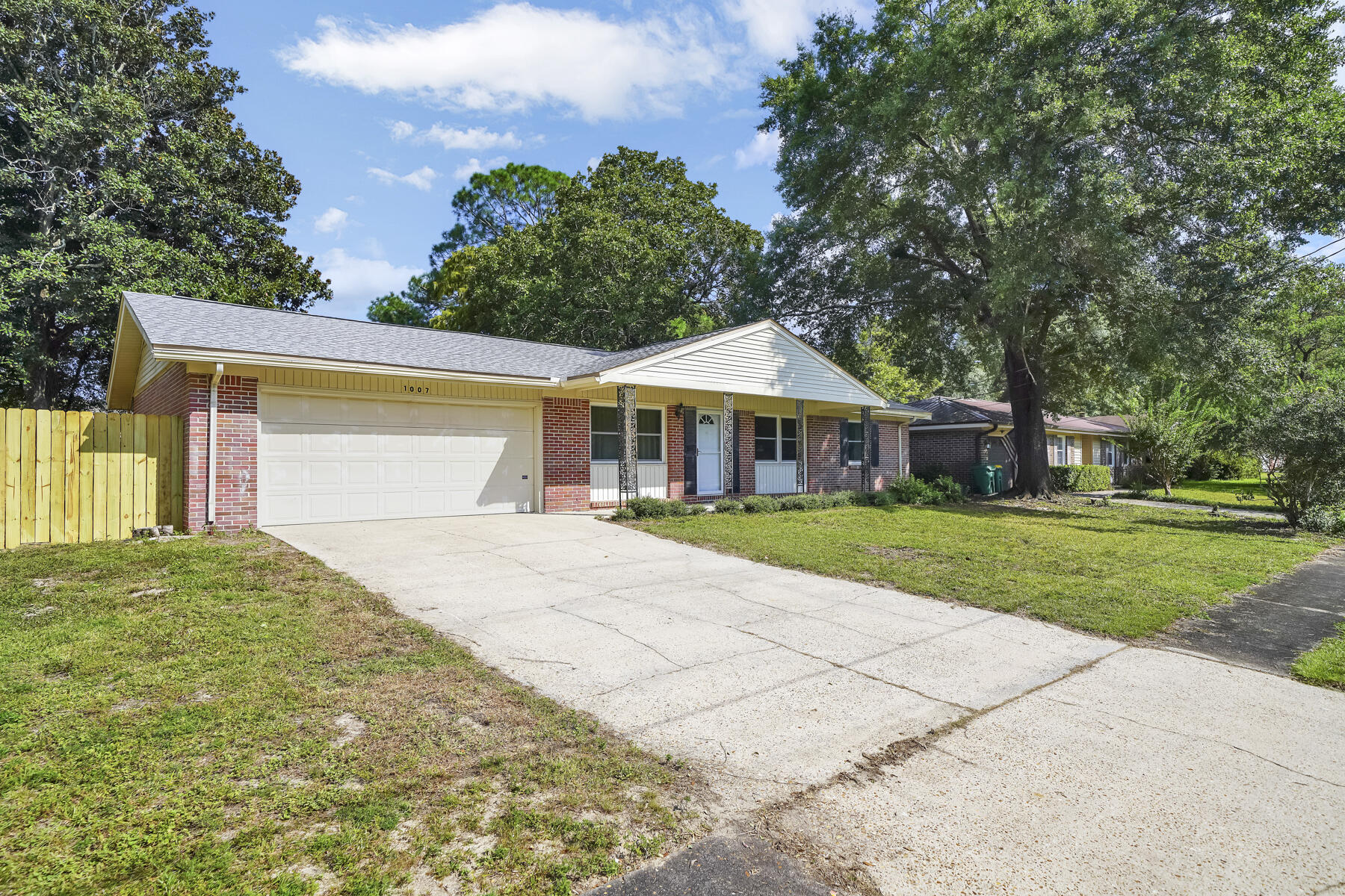 LEOTA MILLER S/D LOT 4 BLK D - Residential