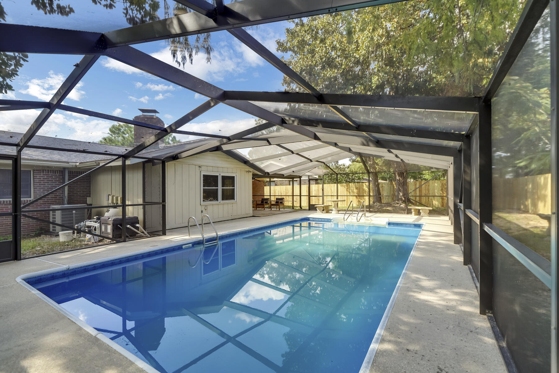 LEOTA MILLER S/D LOT 4 BLK D - Residential