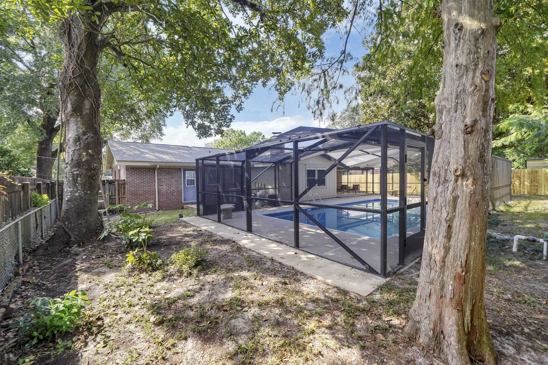 LEOTA MILLER S/D LOT 4 BLK D - Residential