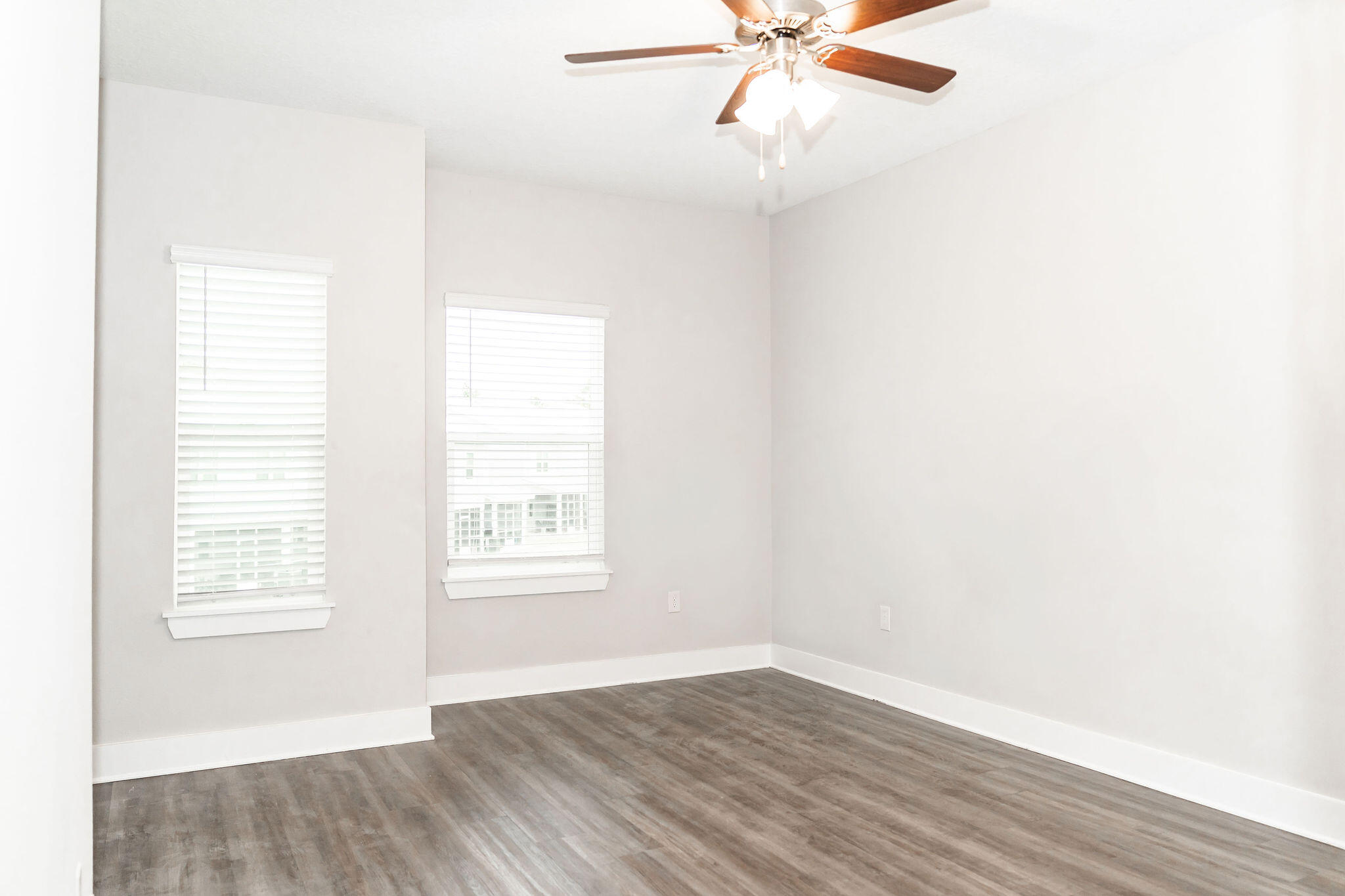 VERANDAS OF FREEPORT, THE - Residential Lease