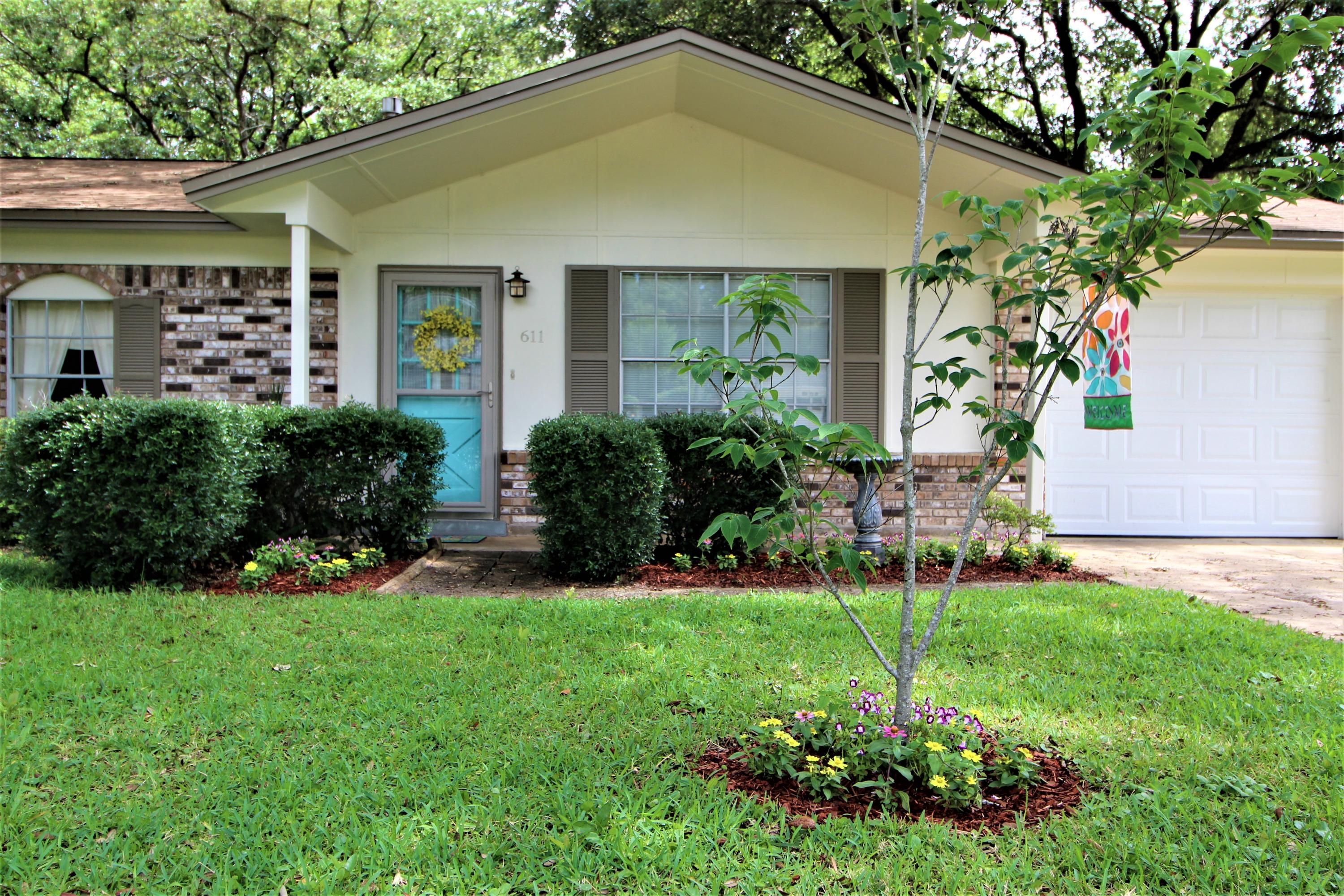 COLONIAL HEIGHTS - Residential