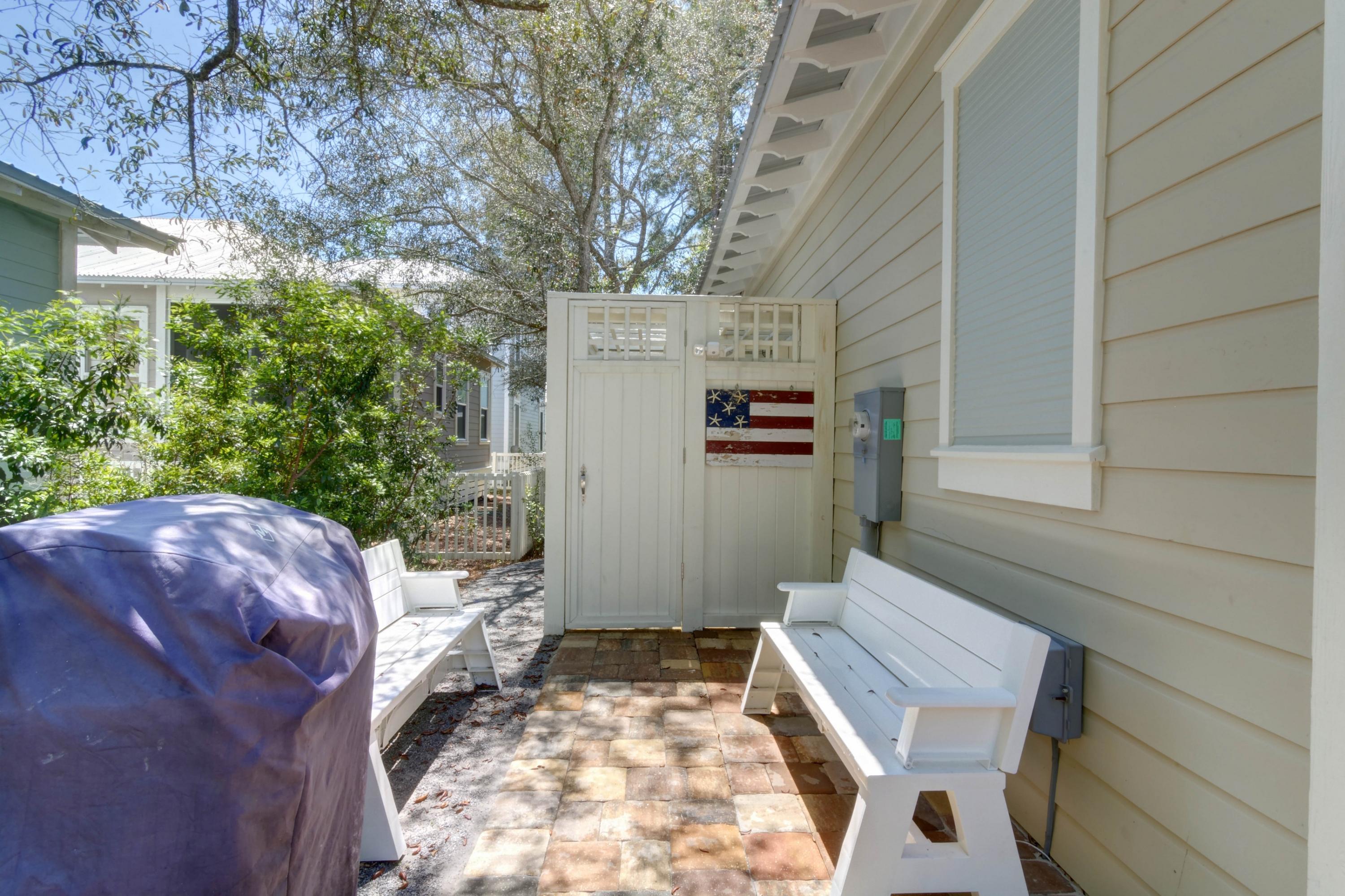 COTTAGES AT EASTERN LAKE - Residential