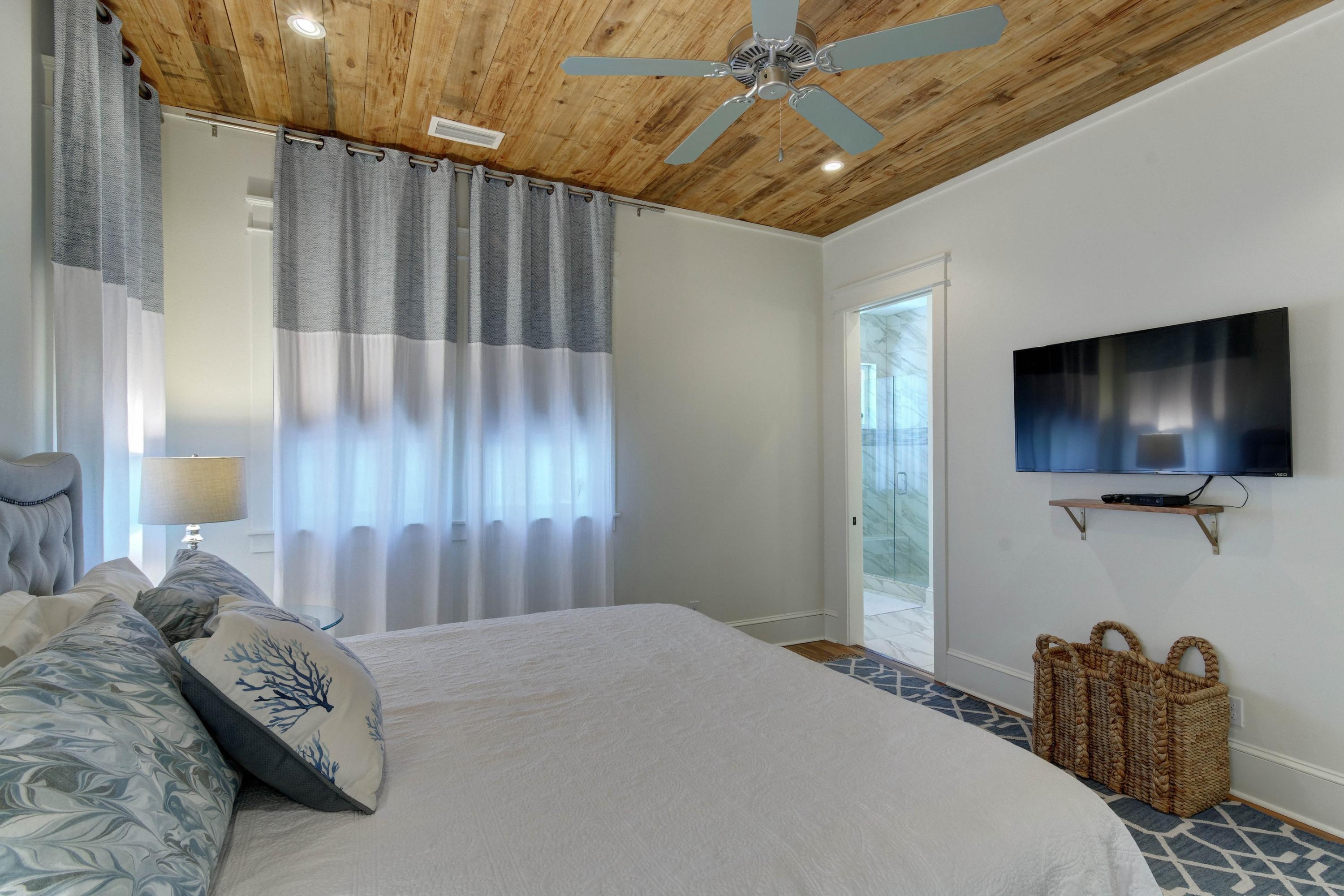 COTTAGES AT EASTERN LAKE - Residential