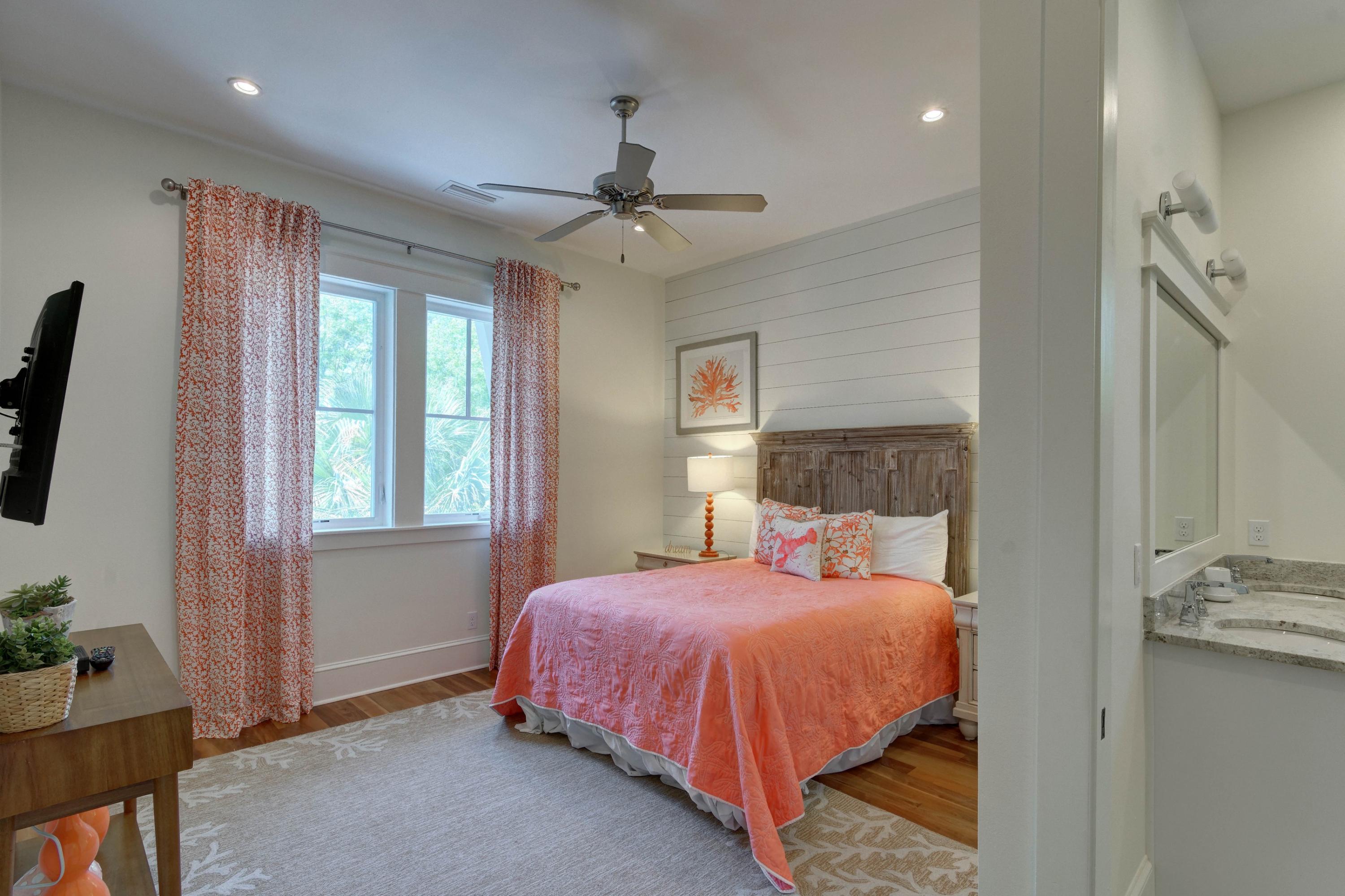 COTTAGES AT EASTERN LAKE - Residential