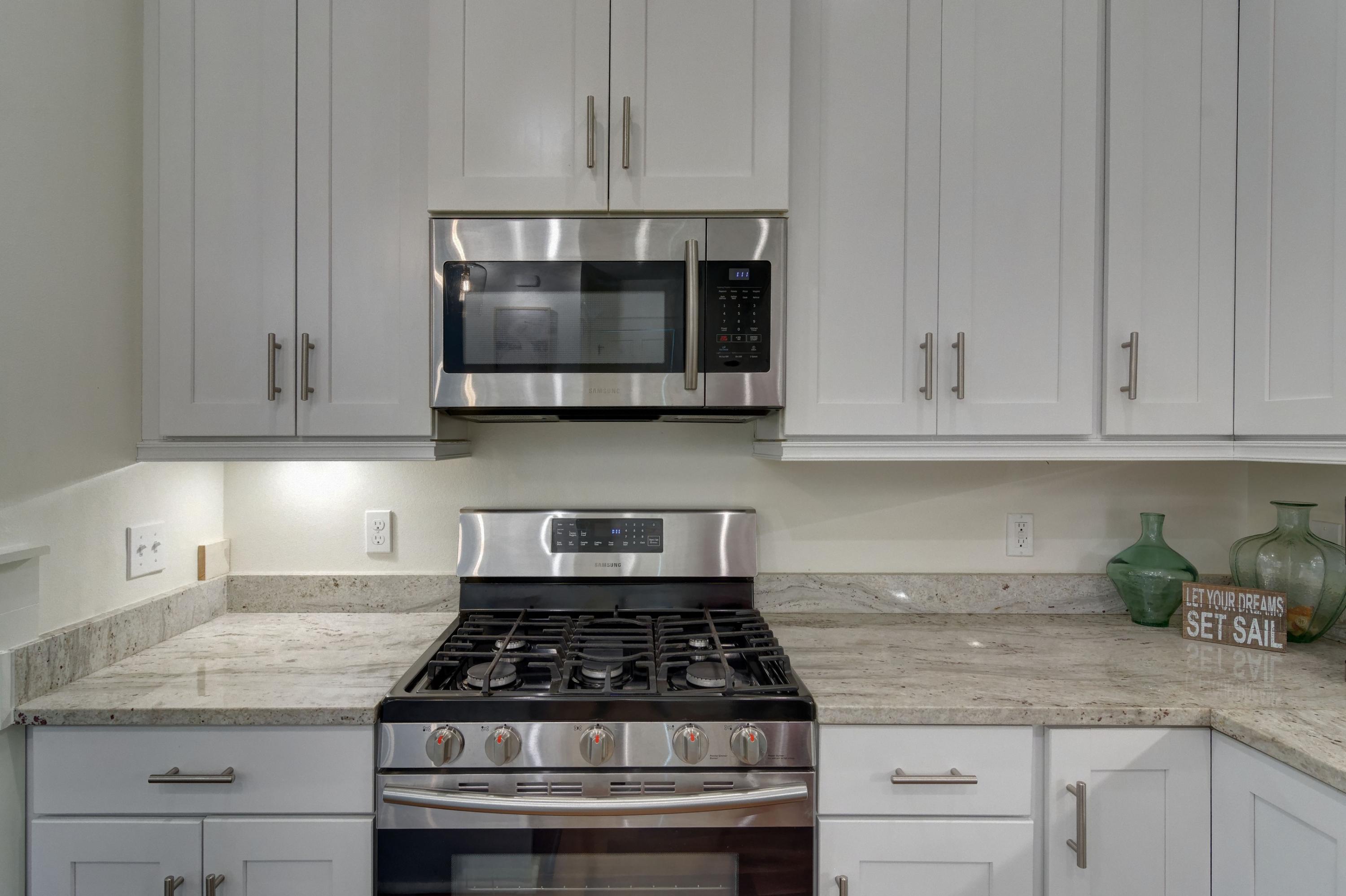 COTTAGES AT EASTERN LAKE - Residential