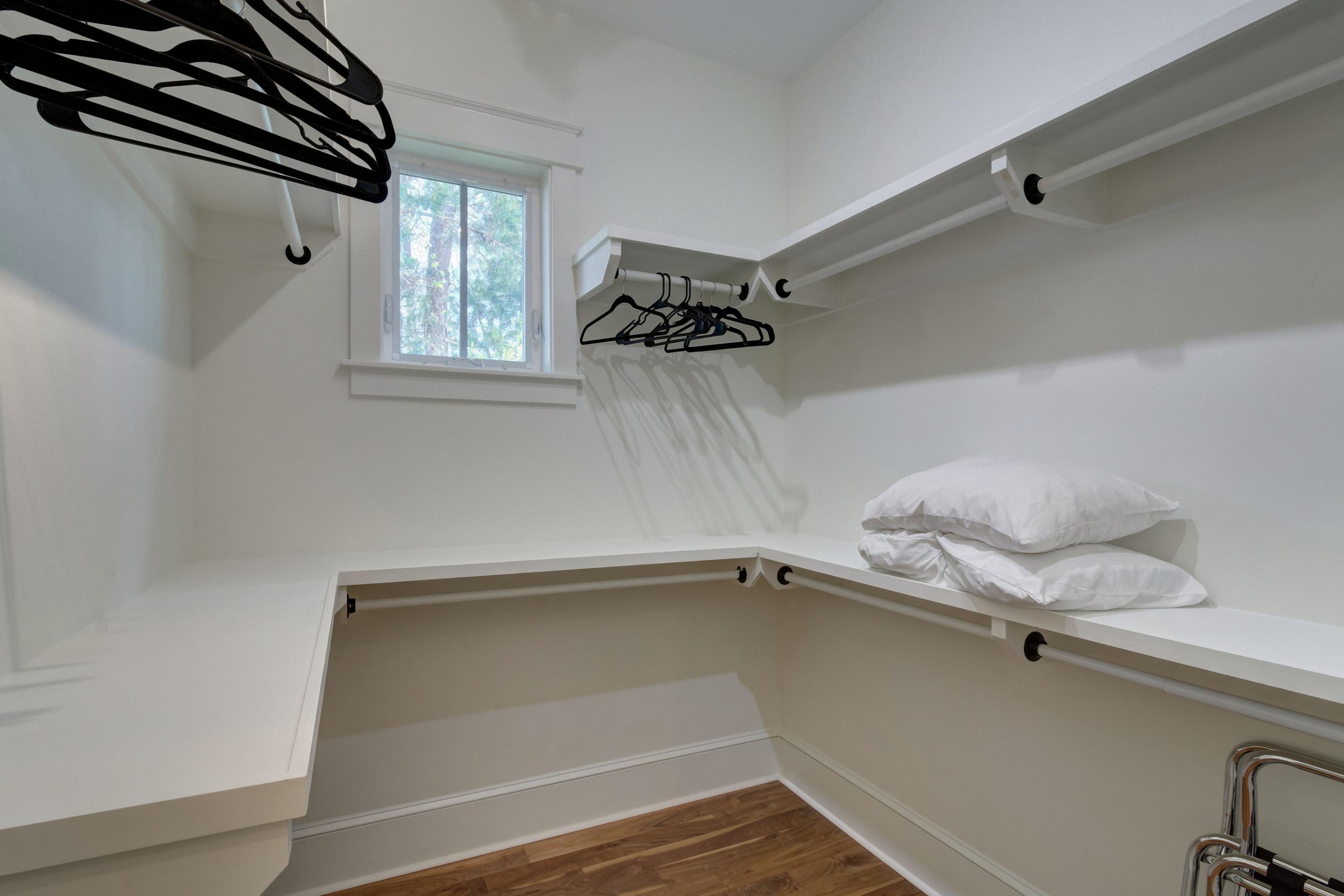 COTTAGES AT EASTERN LAKE - Residential