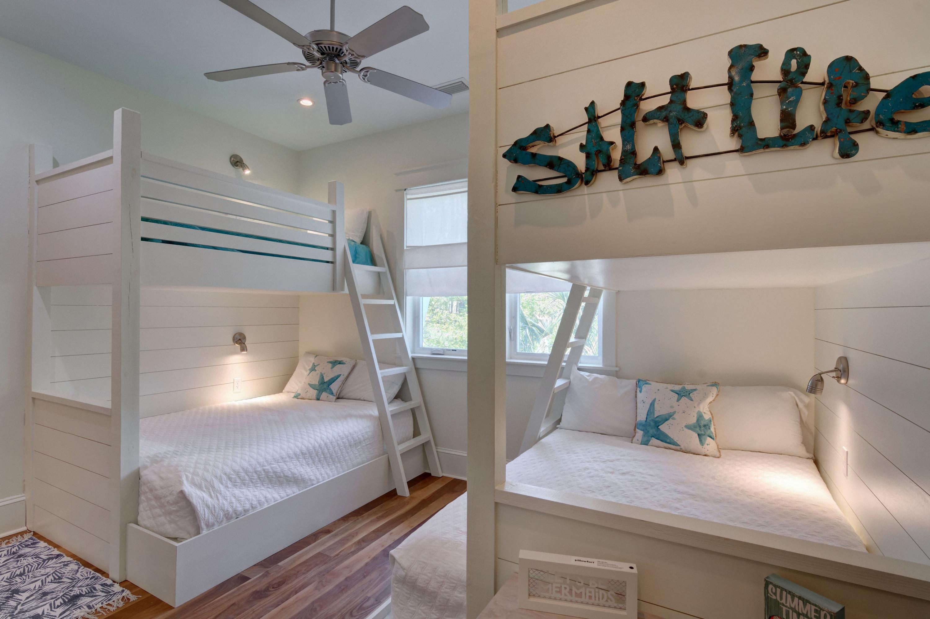 COTTAGES AT EASTERN LAKE - Residential