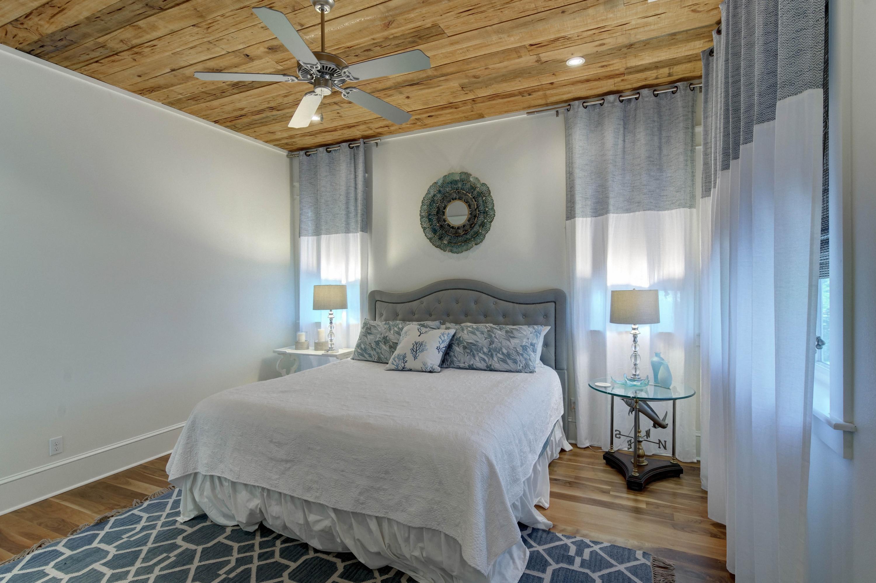 COTTAGES AT EASTERN LAKE - Residential