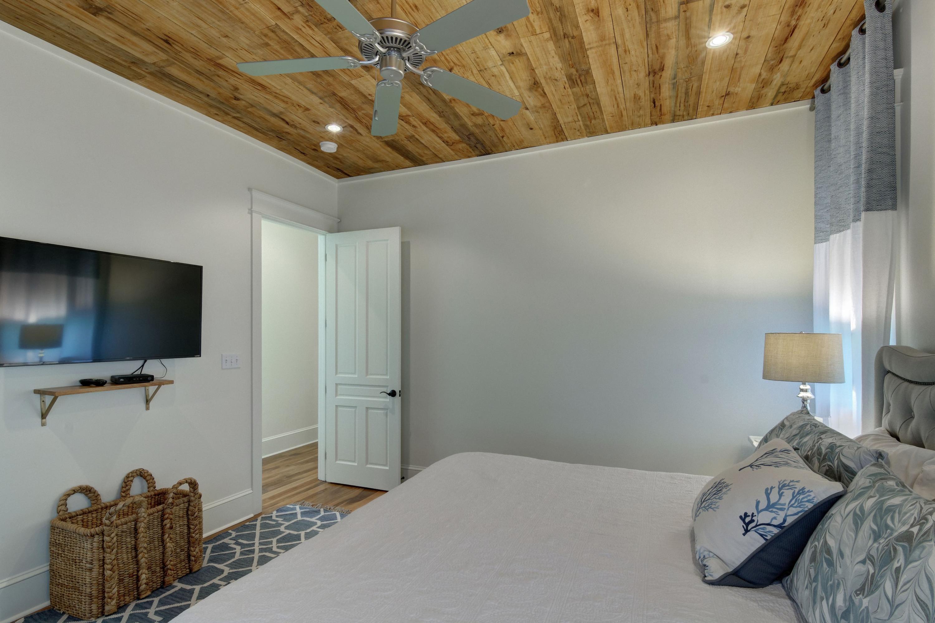 COTTAGES AT EASTERN LAKE - Residential