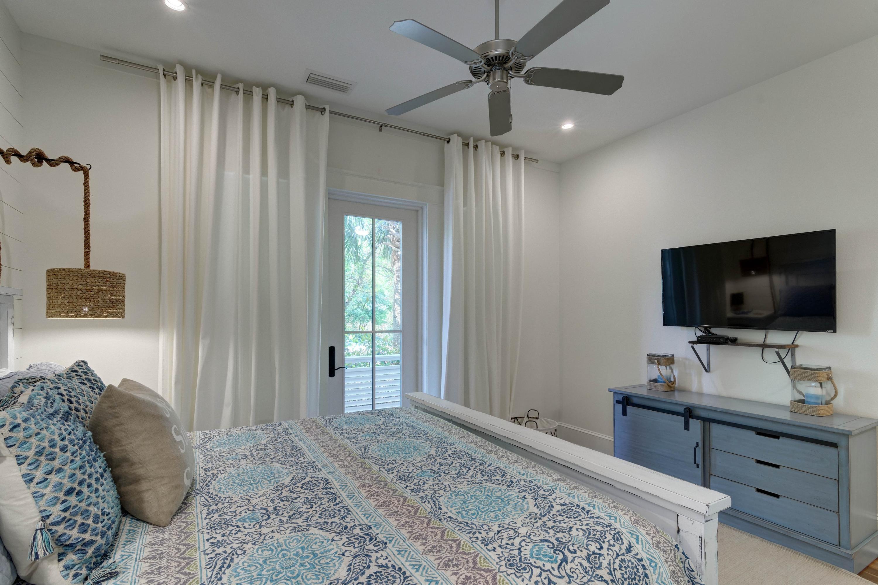 COTTAGES AT EASTERN LAKE - Residential