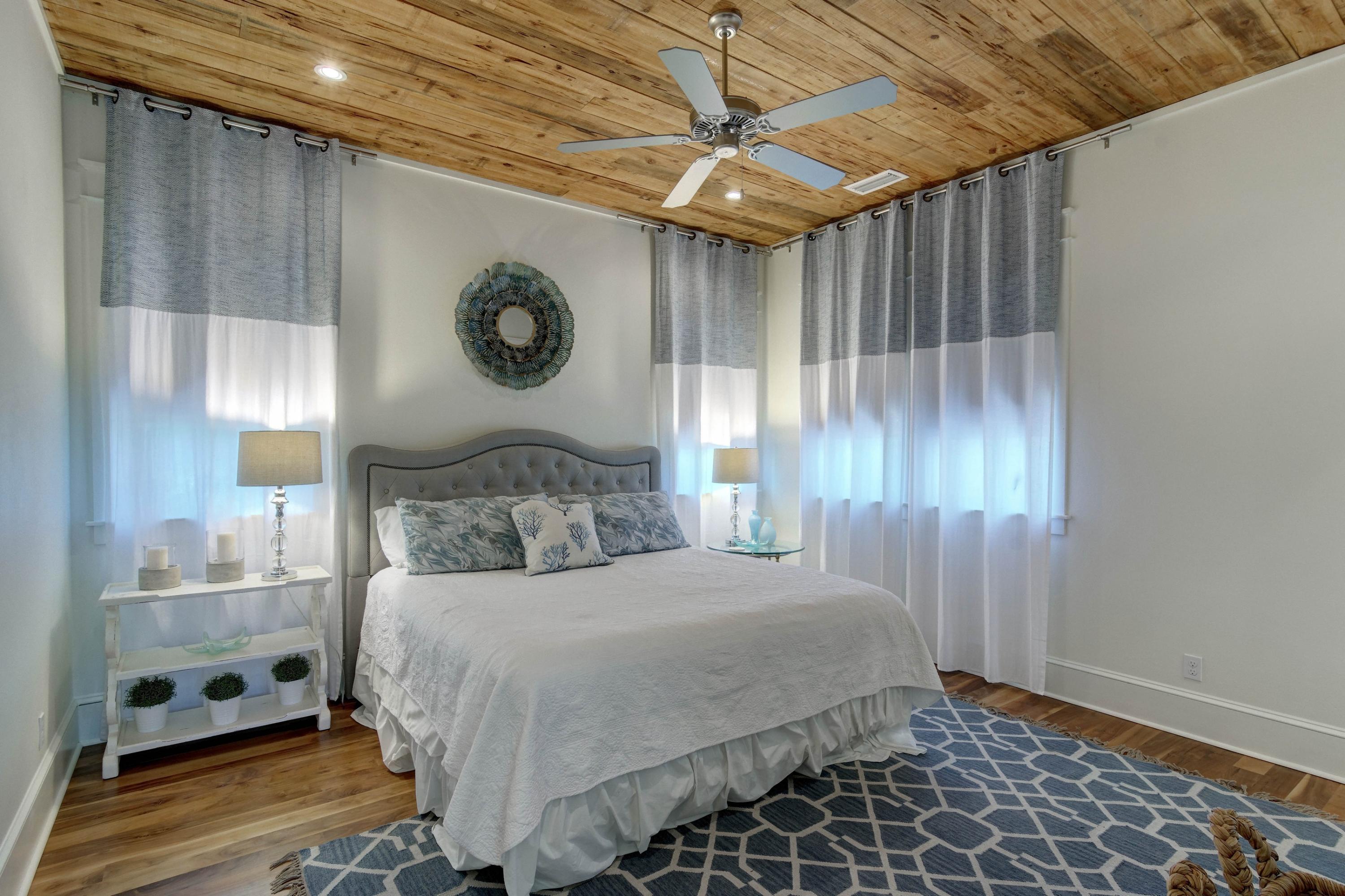 COTTAGES AT EASTERN LAKE - Residential