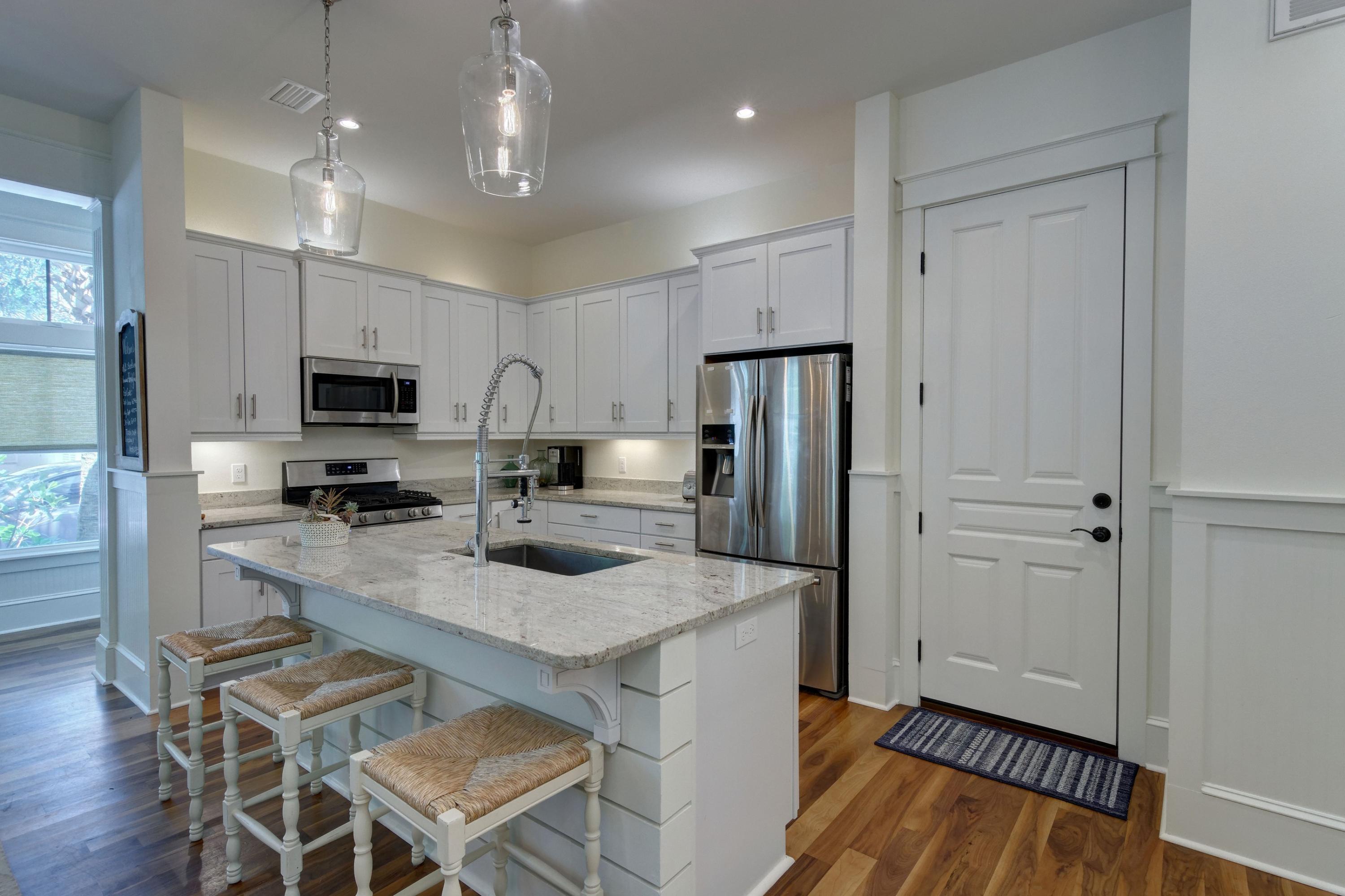 COTTAGES AT EASTERN LAKE - Residential