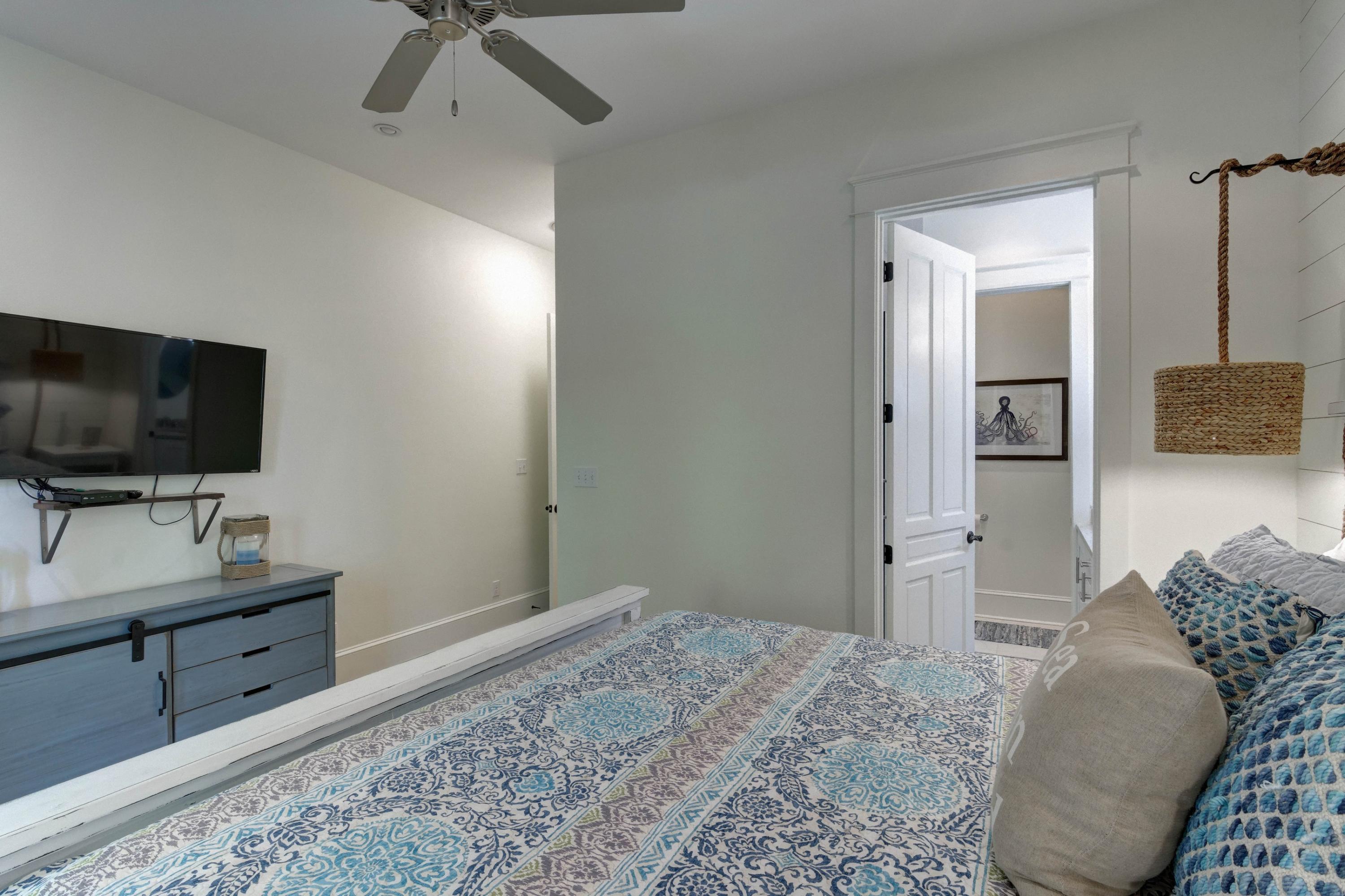 COTTAGES AT EASTERN LAKE - Residential